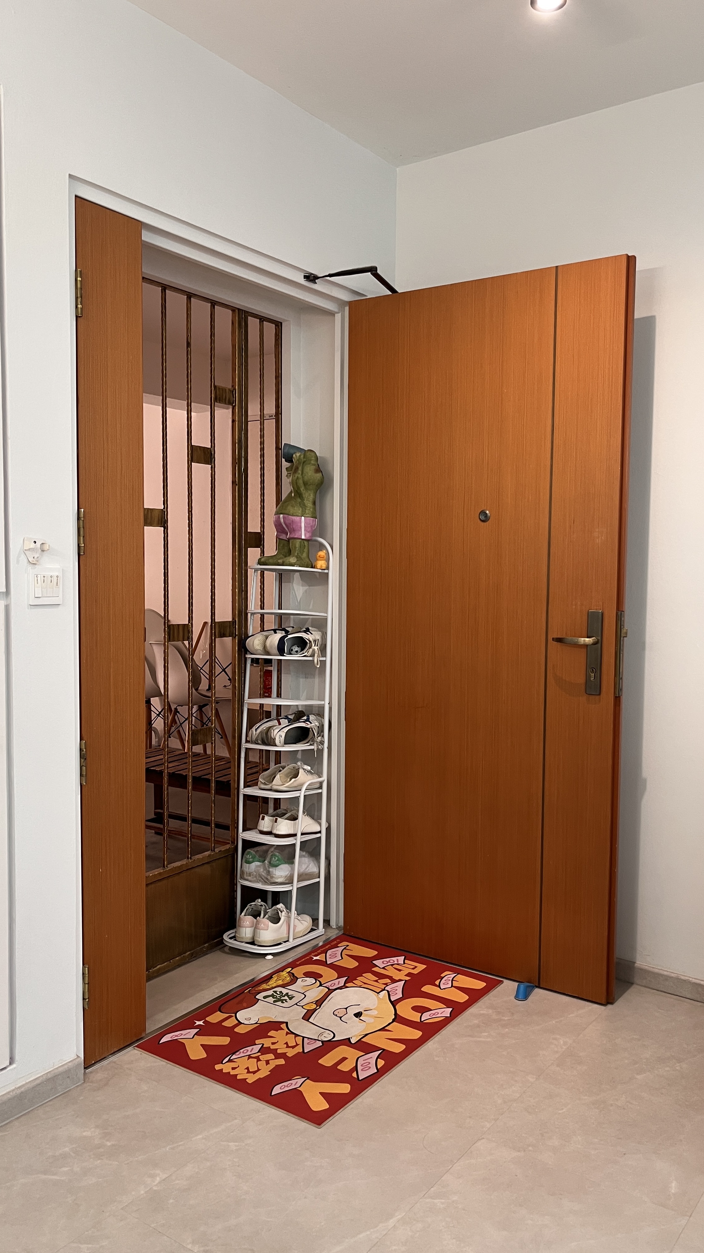 How we created a functional entryway with loose (IKEA) furniture!