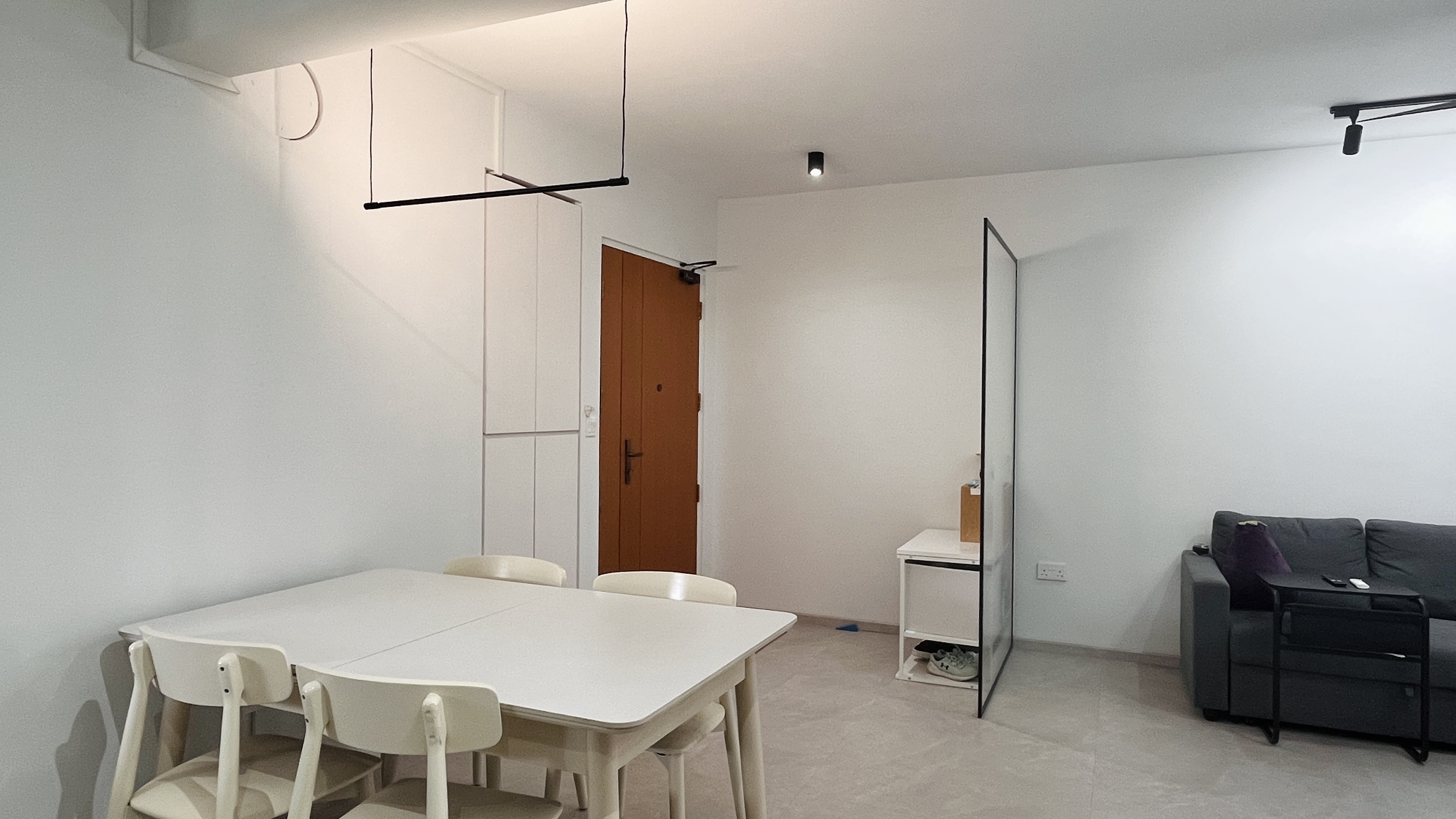 How we created a functional entryway with loose (IKEA) furniture!