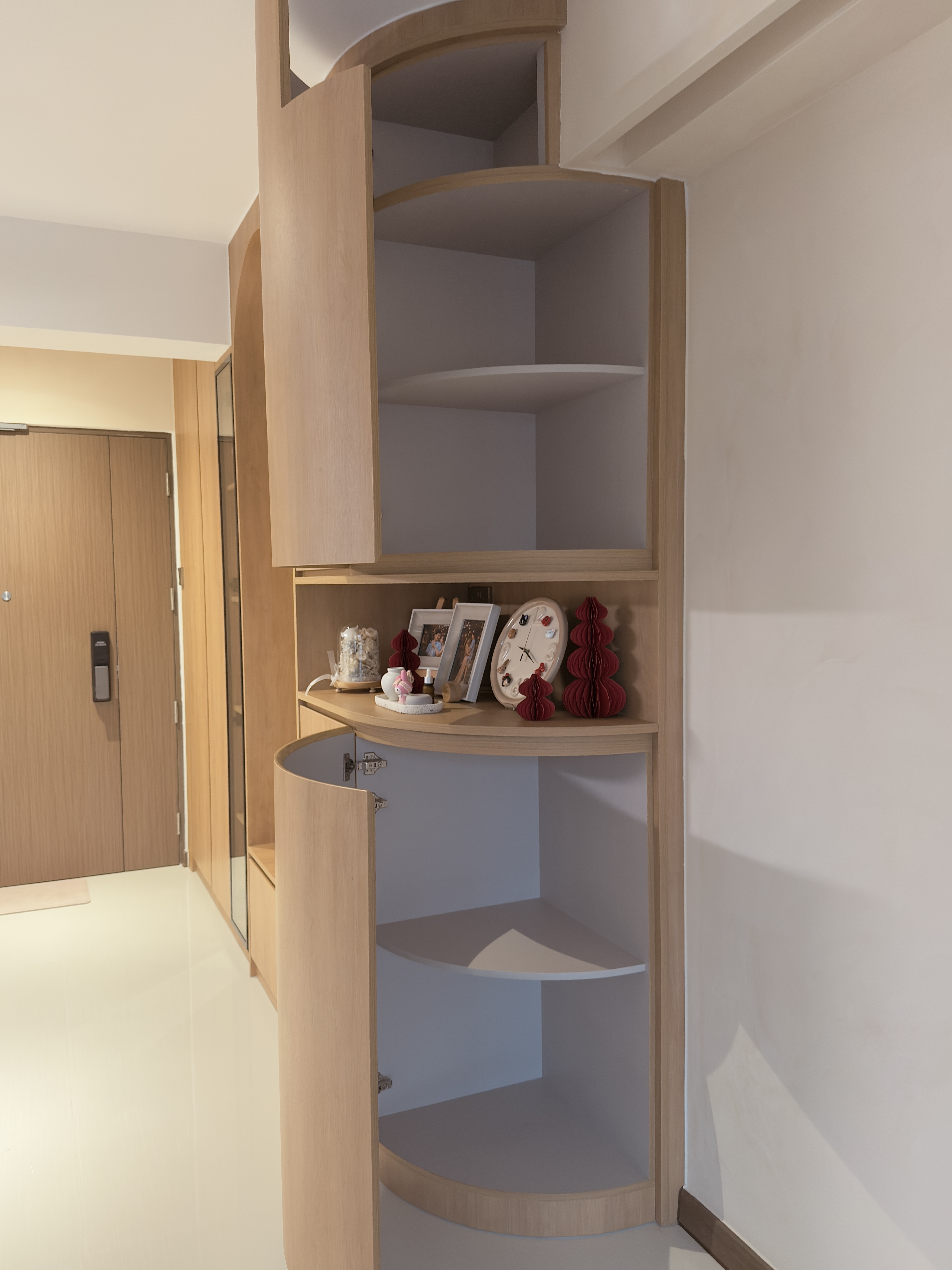 Our Japandi entryway that greets you as you enter~