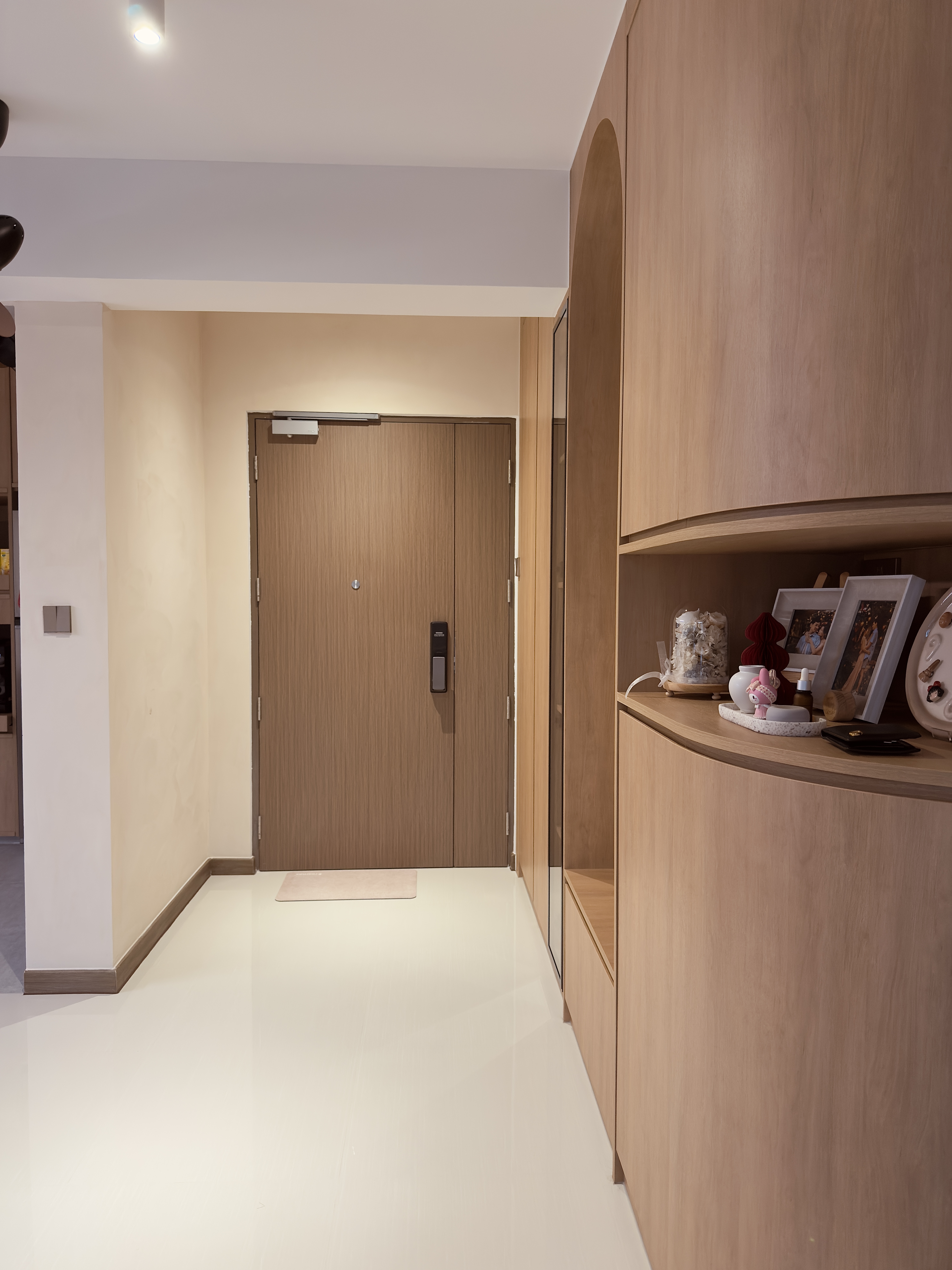 Our Japandi entryway that greets you as you enter~