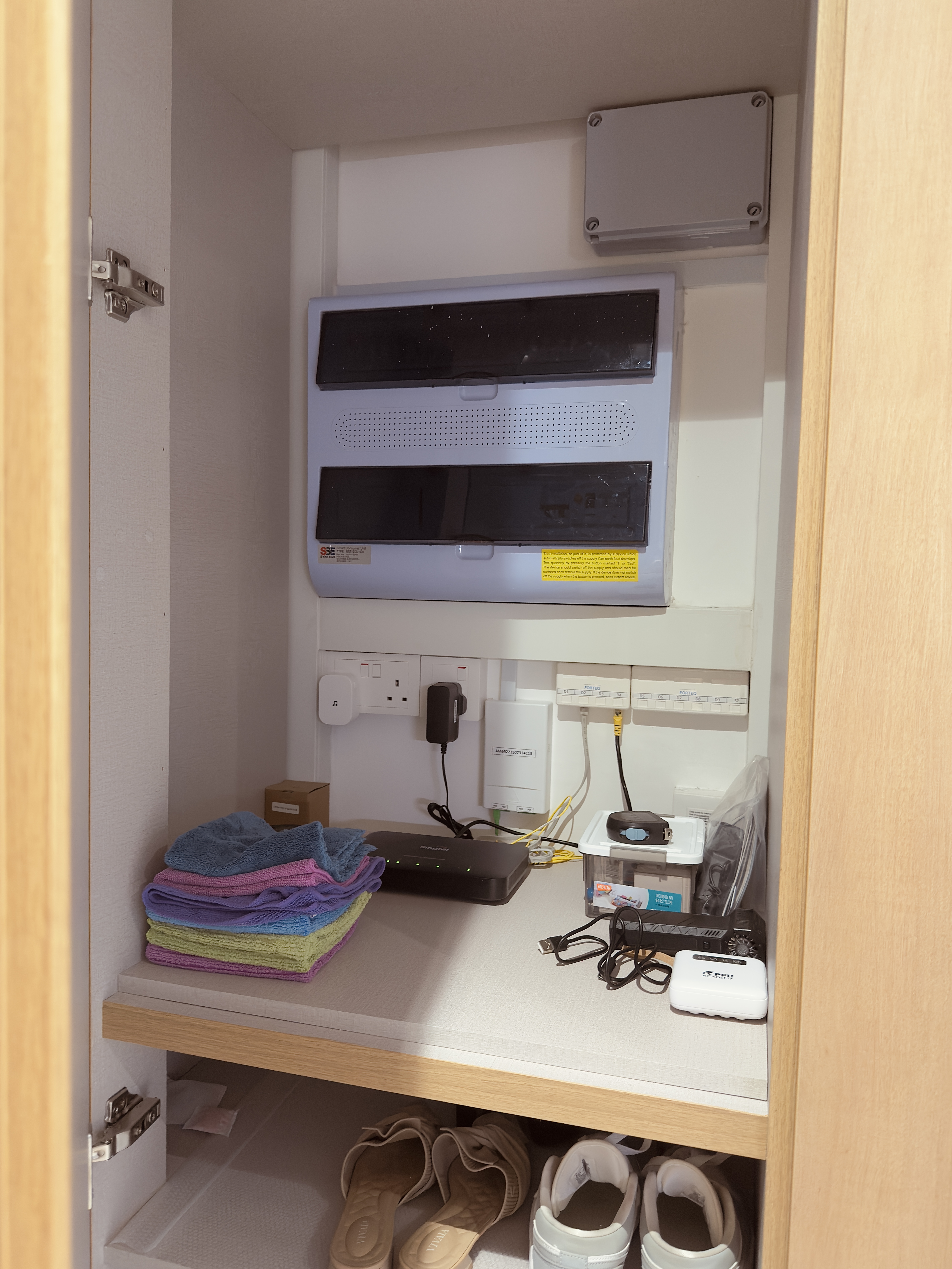 Our Japandi entryway that greets you as you enter~