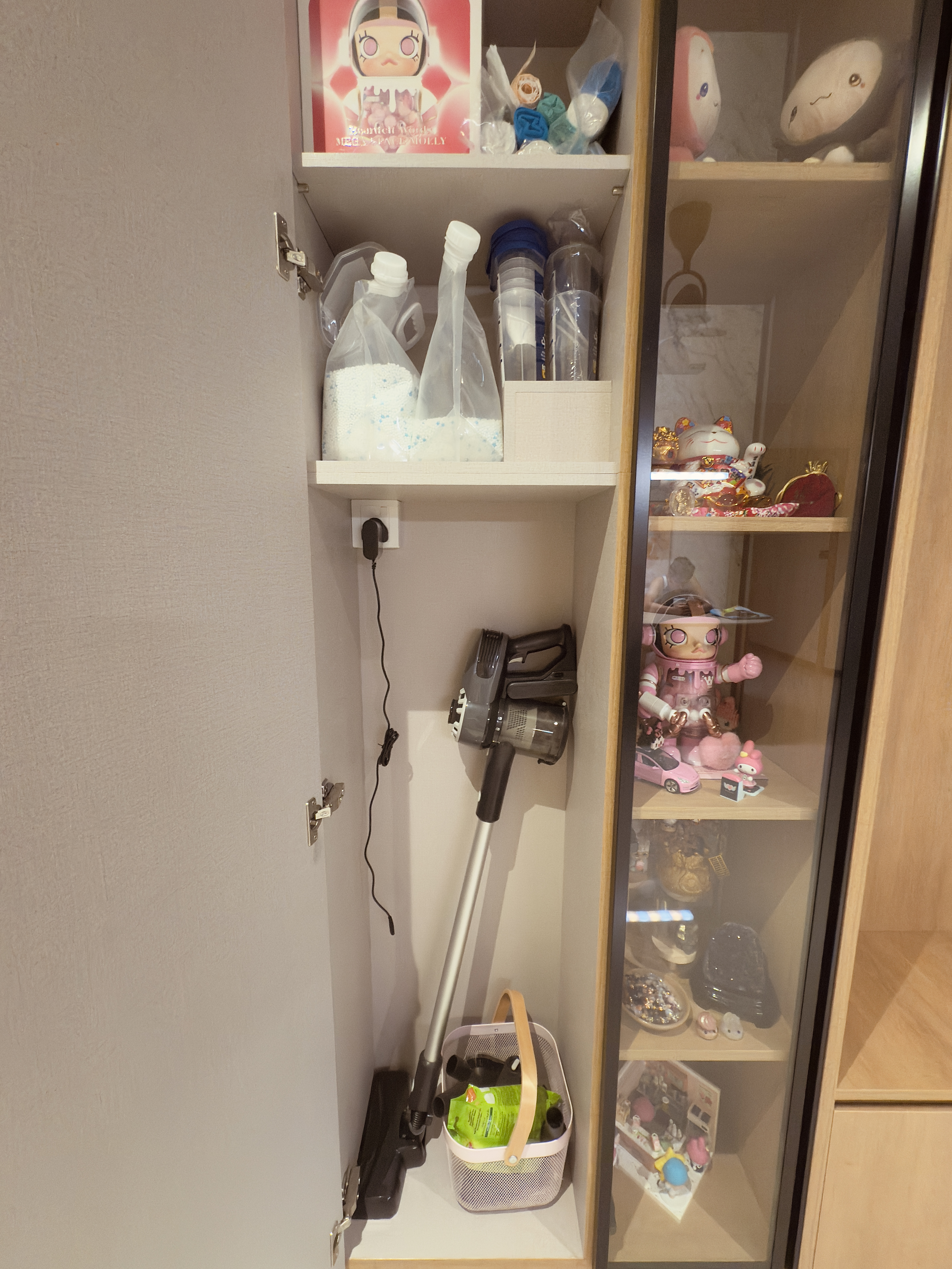 Our Japandi entryway that greets you as you enter~