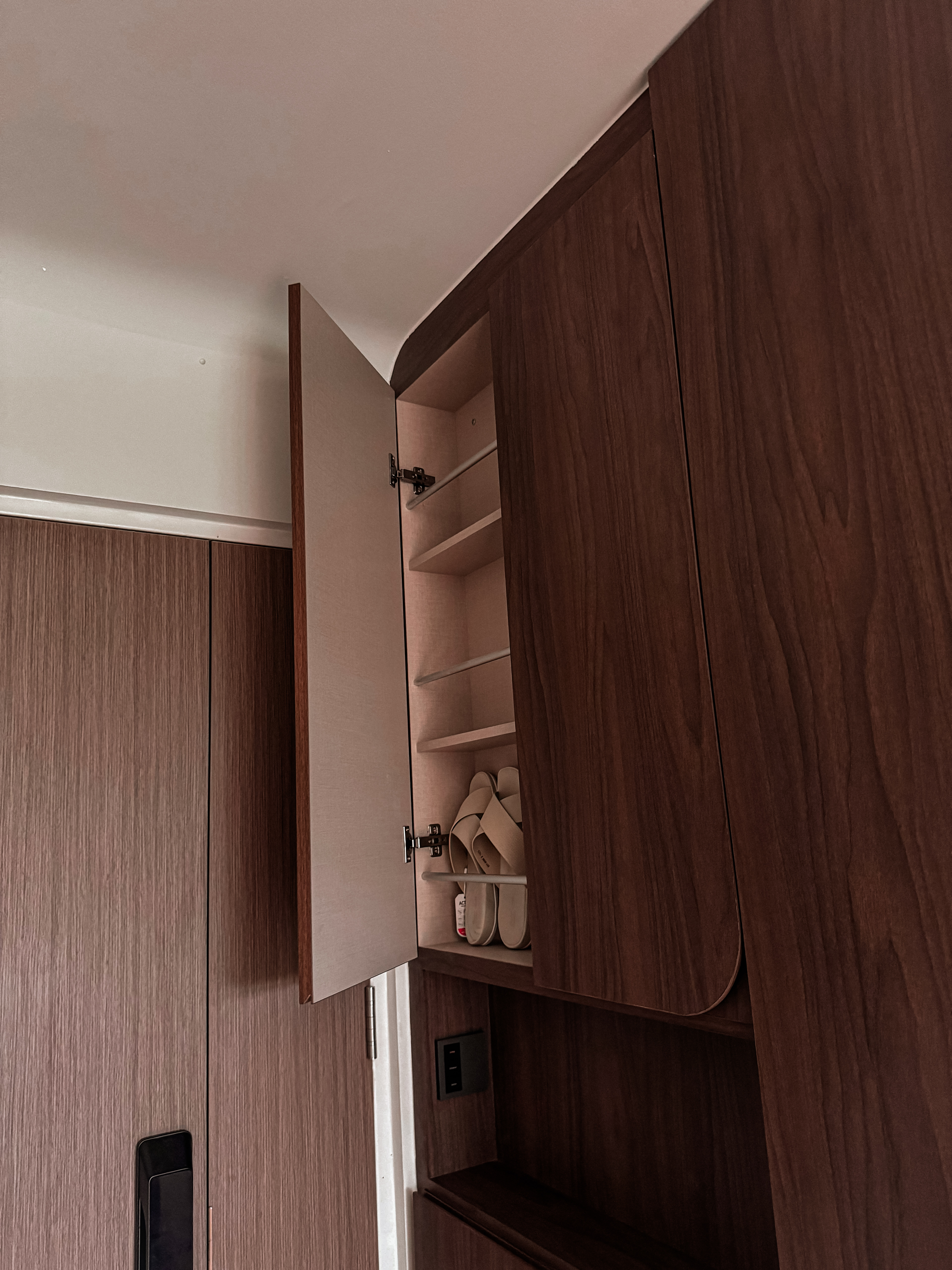 4 Shoe Cabinets, Smart Storage and Statement Floors ✨