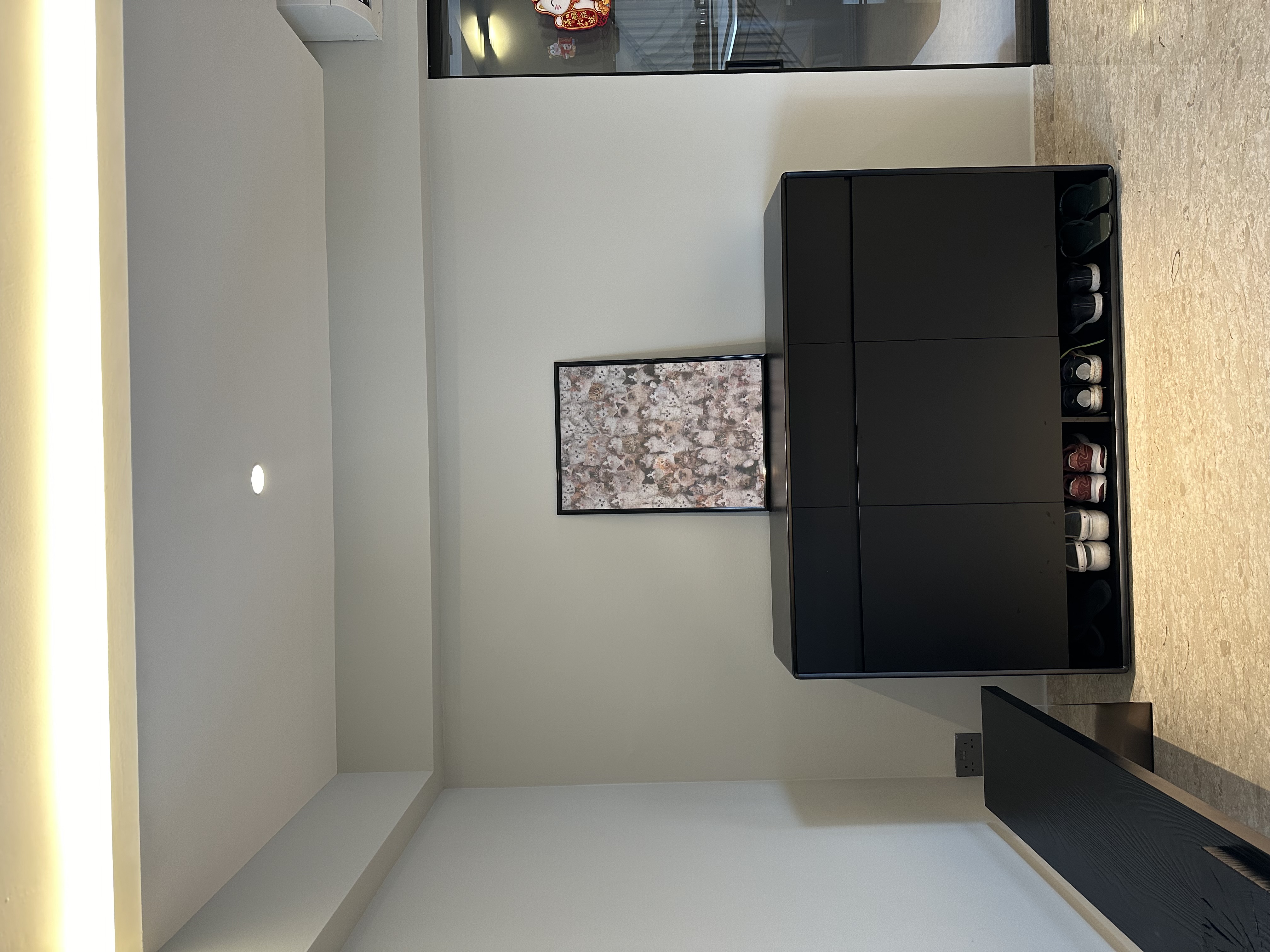 How we Style our Entryway - Dark and Minimalist