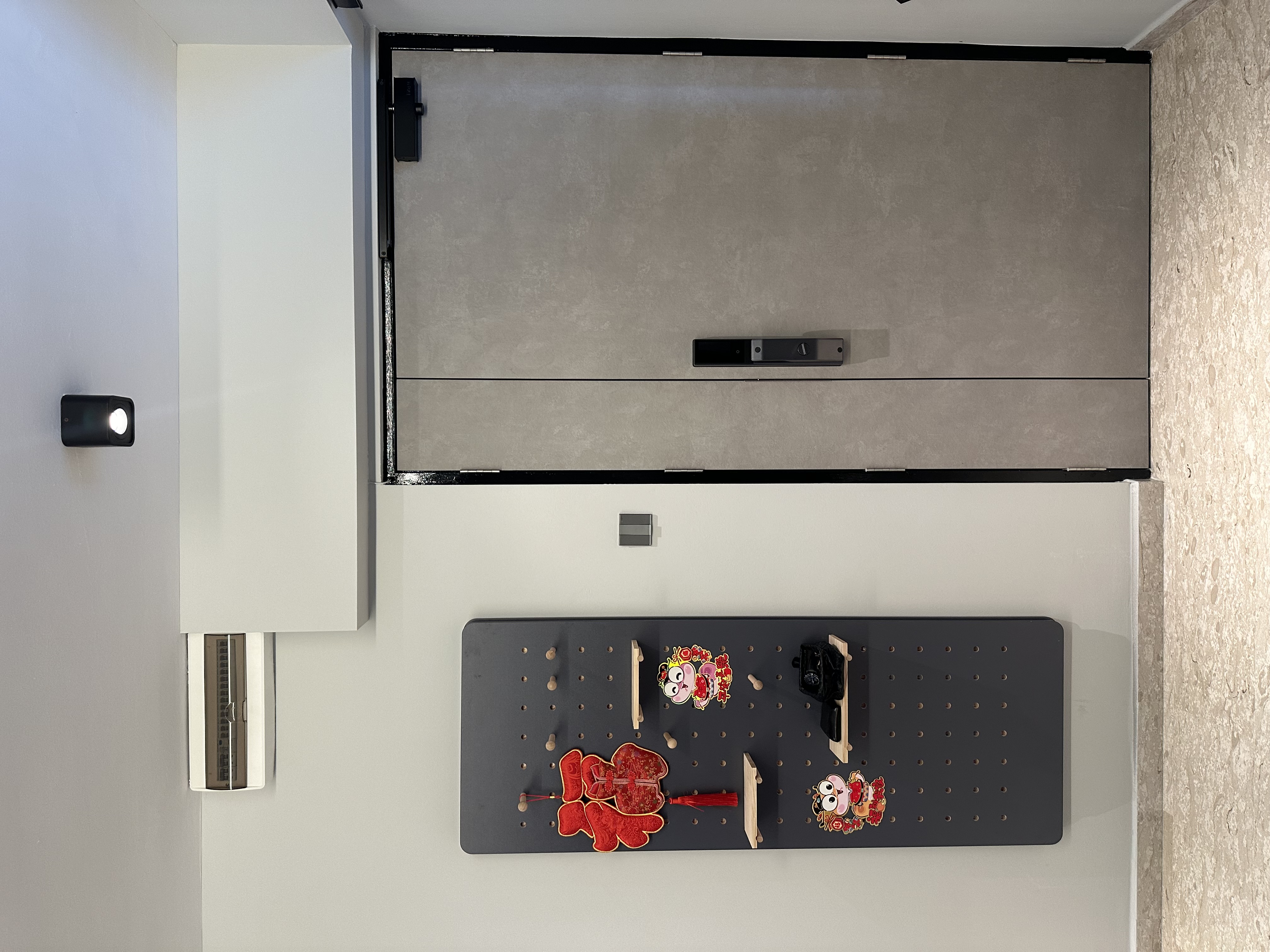 How-we-Style-our-Entryway---Dark-and-Minimalist-