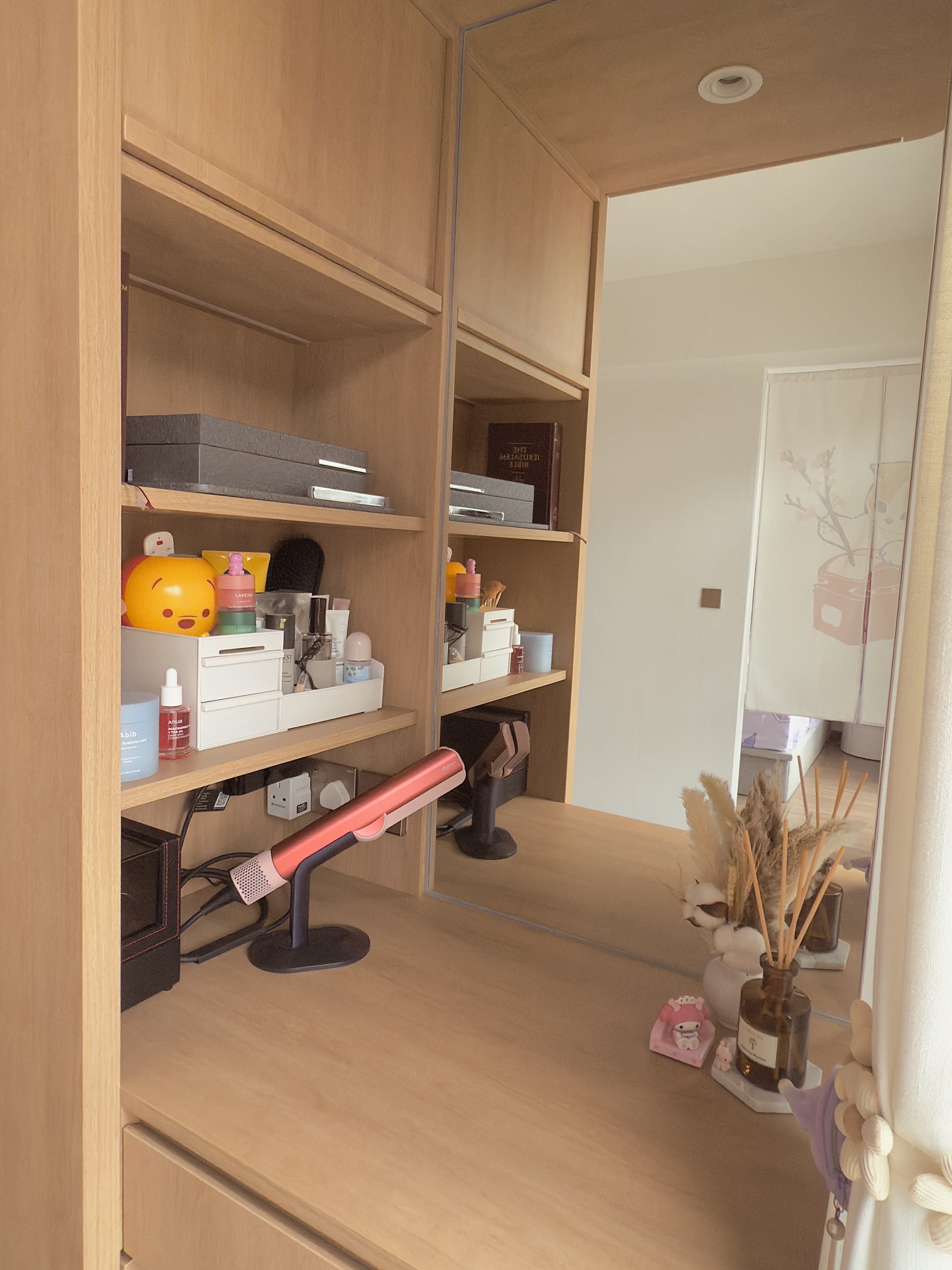 Slow living with our functional and aesthetic vanity room