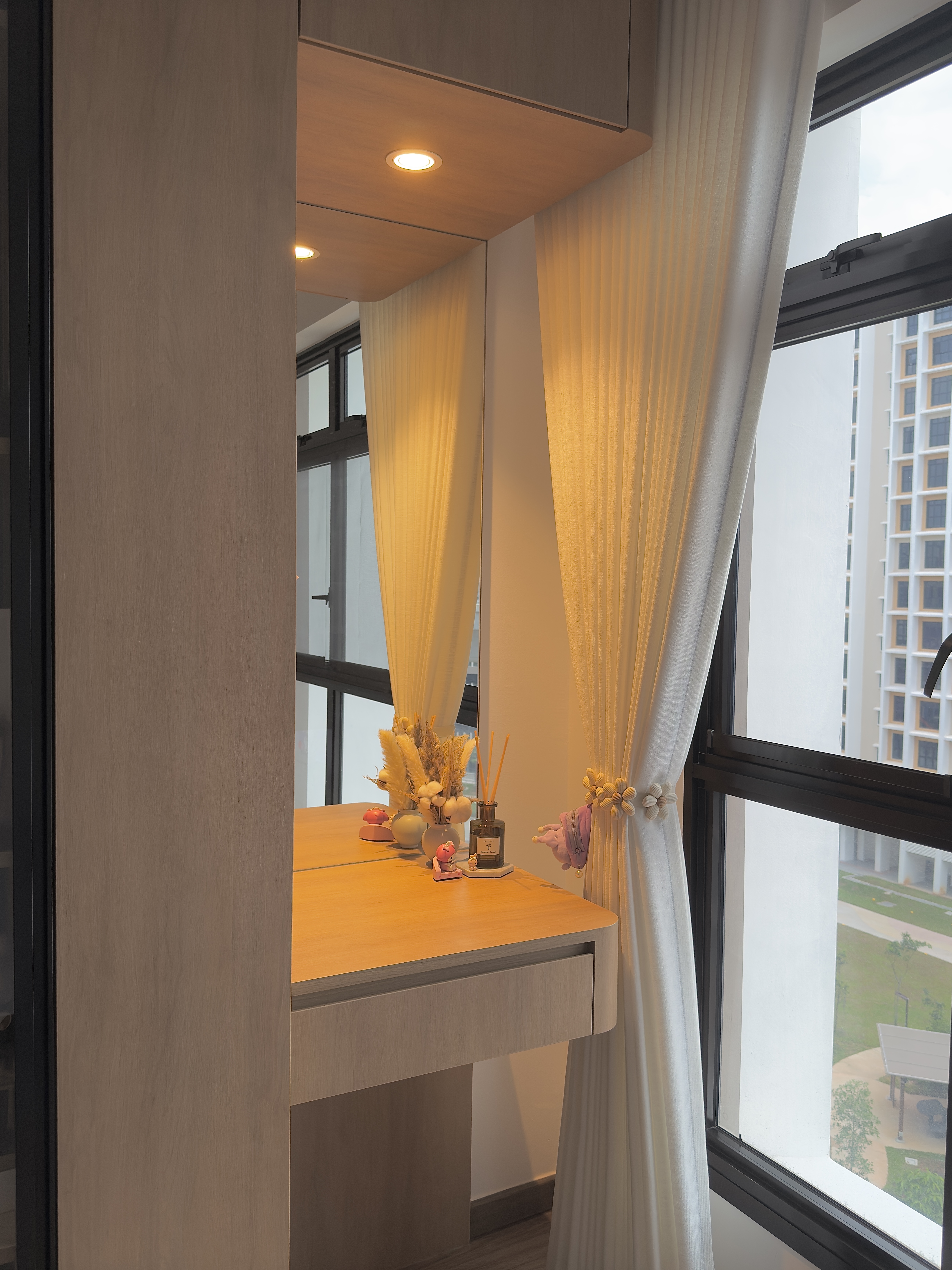 Slow living with our functional and aesthetic vanity room