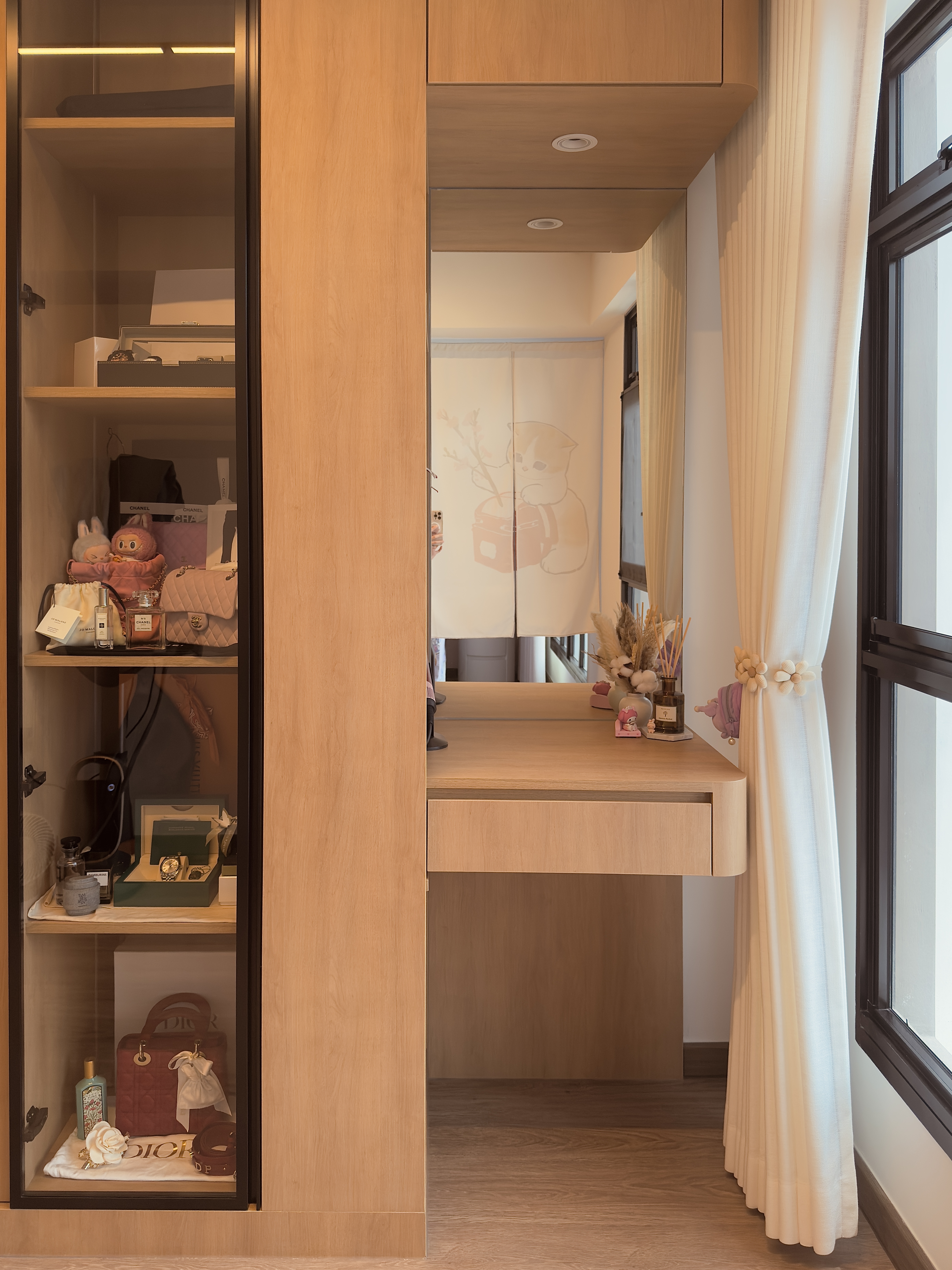 Slow living with our functional and aesthetic vanity room