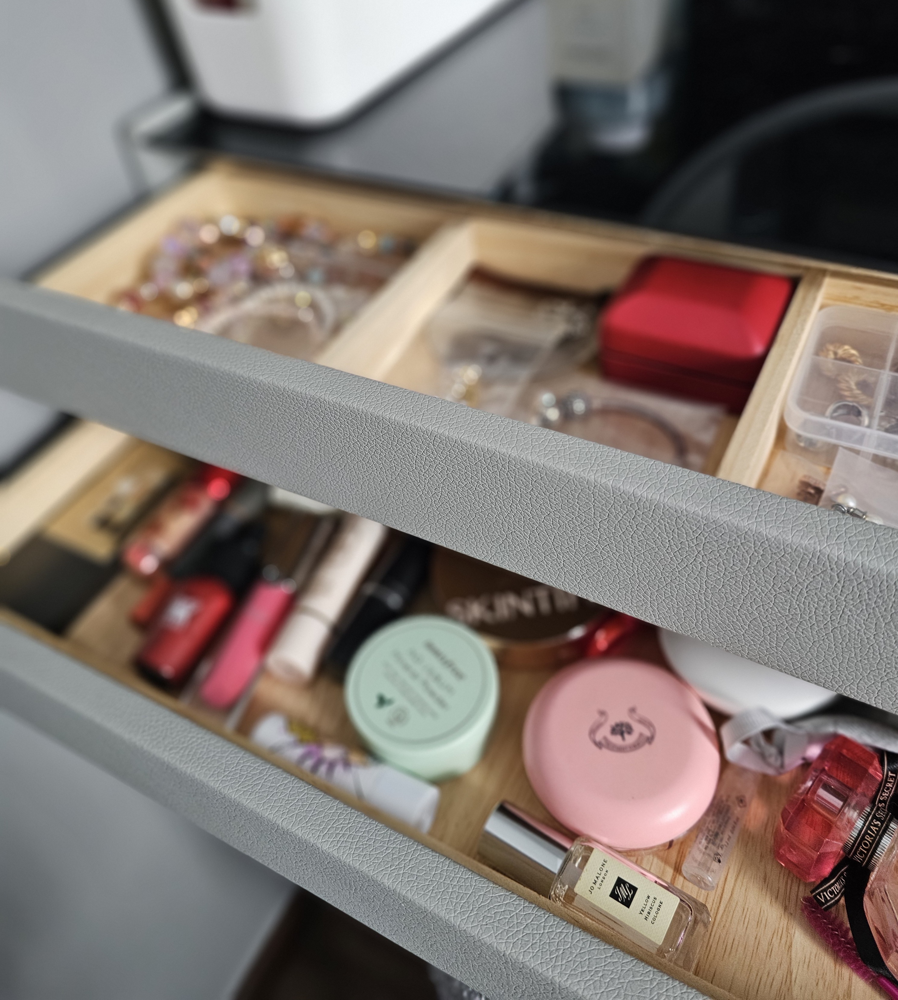 Grey Vanity dreams ☁️