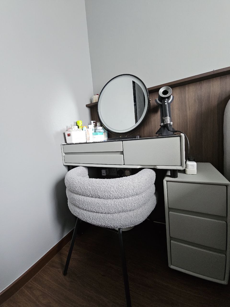 Grey Vanity dreams ☁️