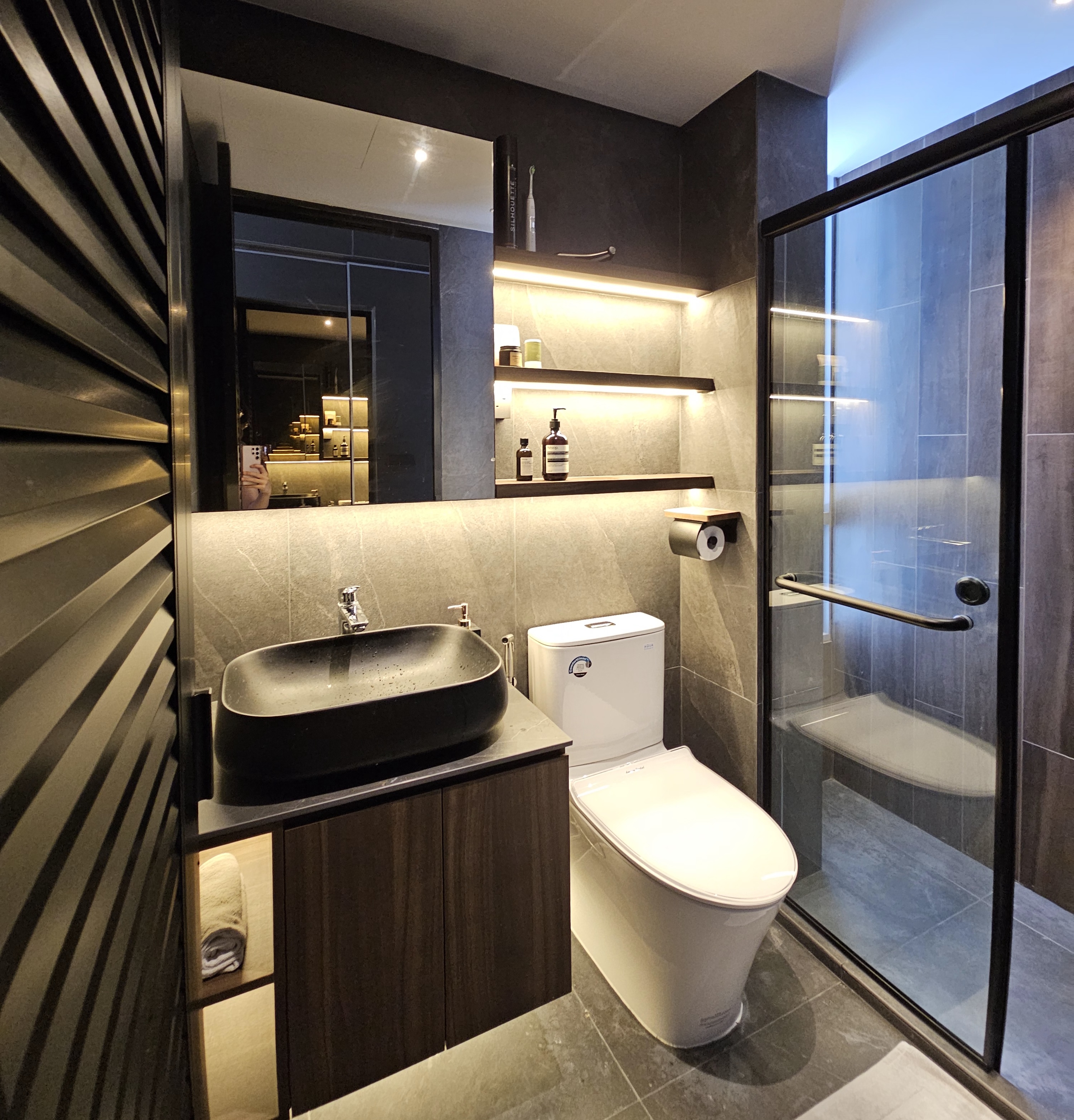 Bathroom-Transformation:-From-Ordinary-to-Modern-Luxe-