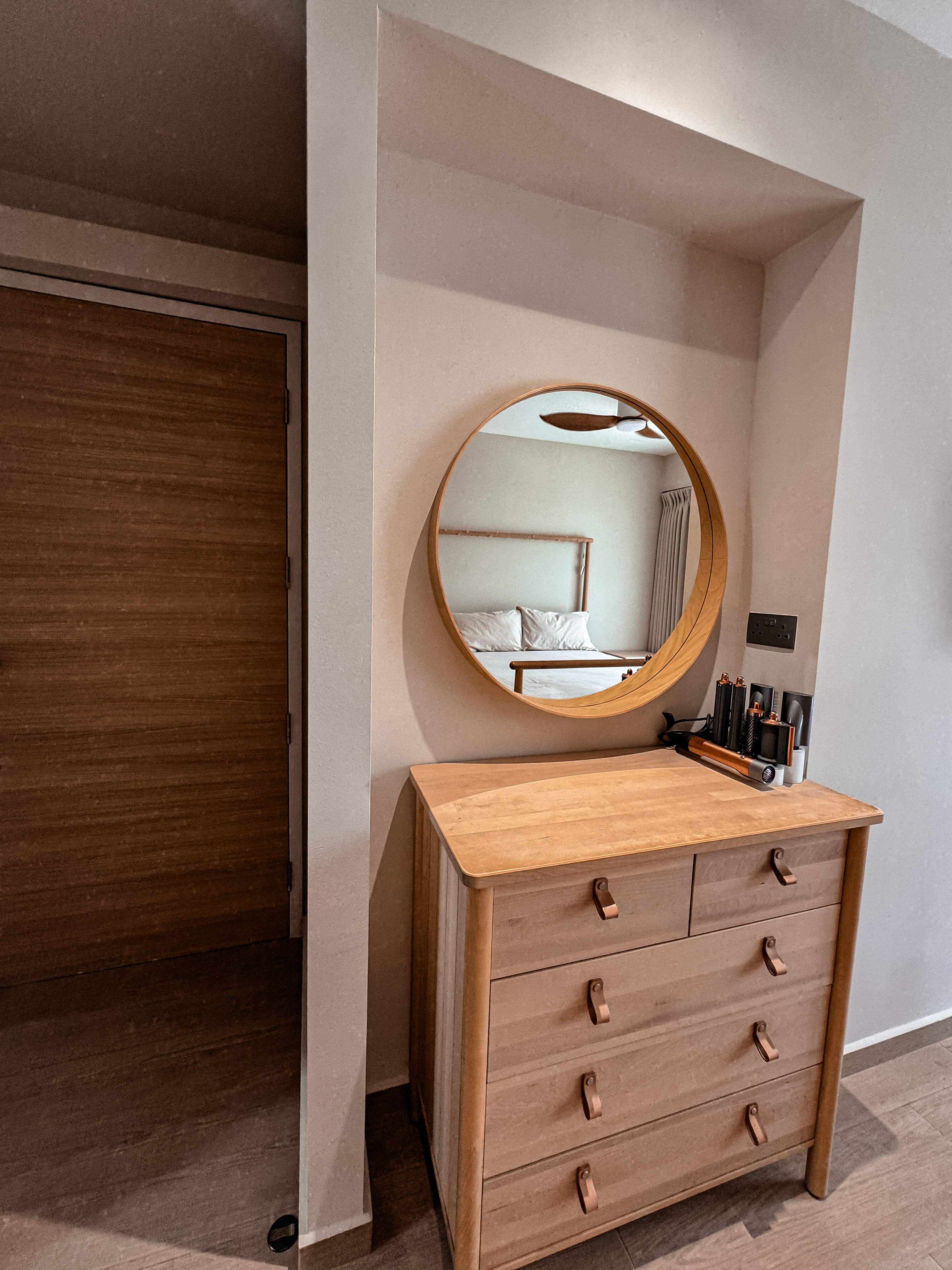The Best of Both Worlds – An Open and Hidden Vanity in Our Bedroom!