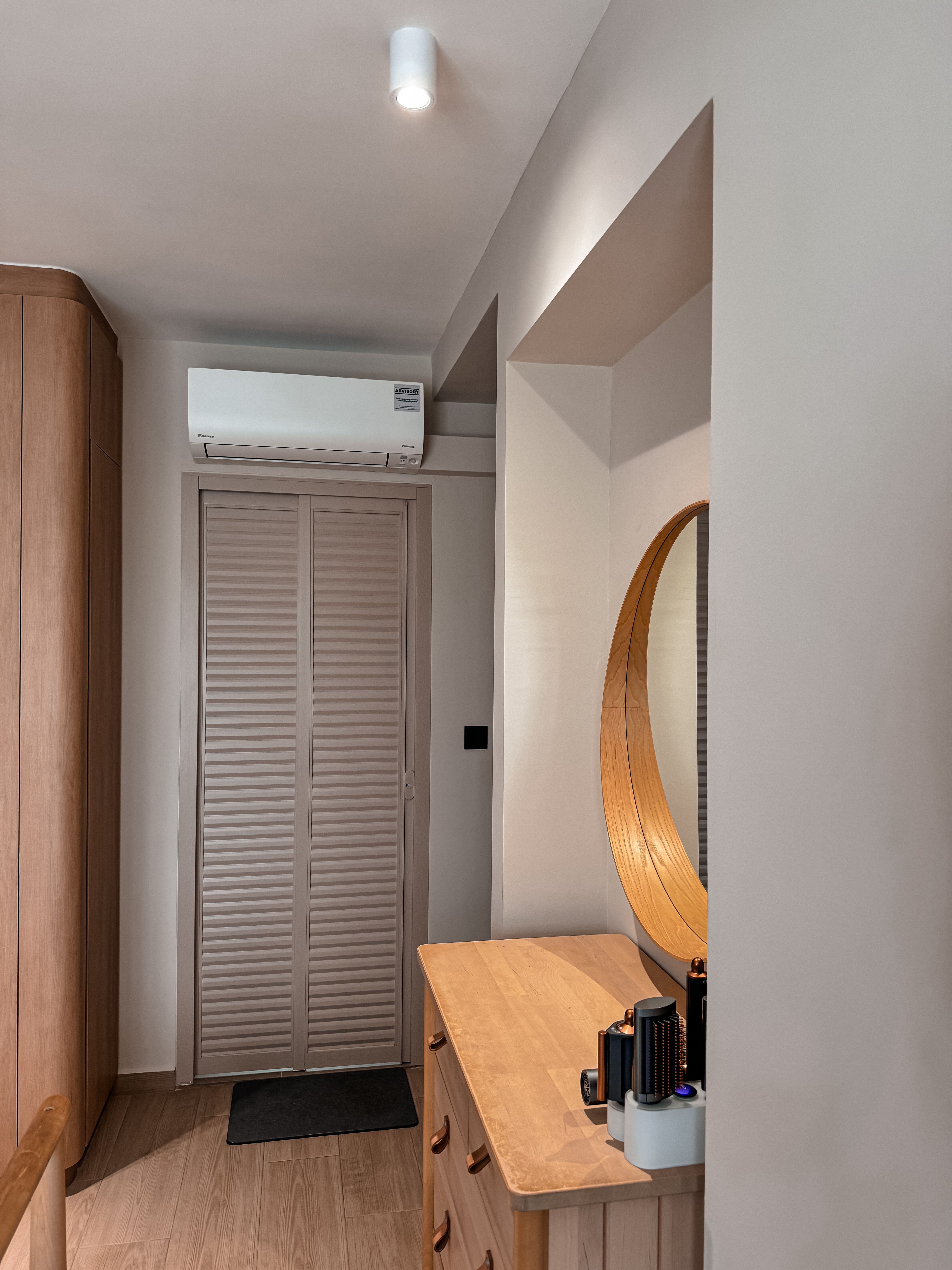 The Best of Both Worlds – An Open and Hidden Vanity in Our Bedroom!