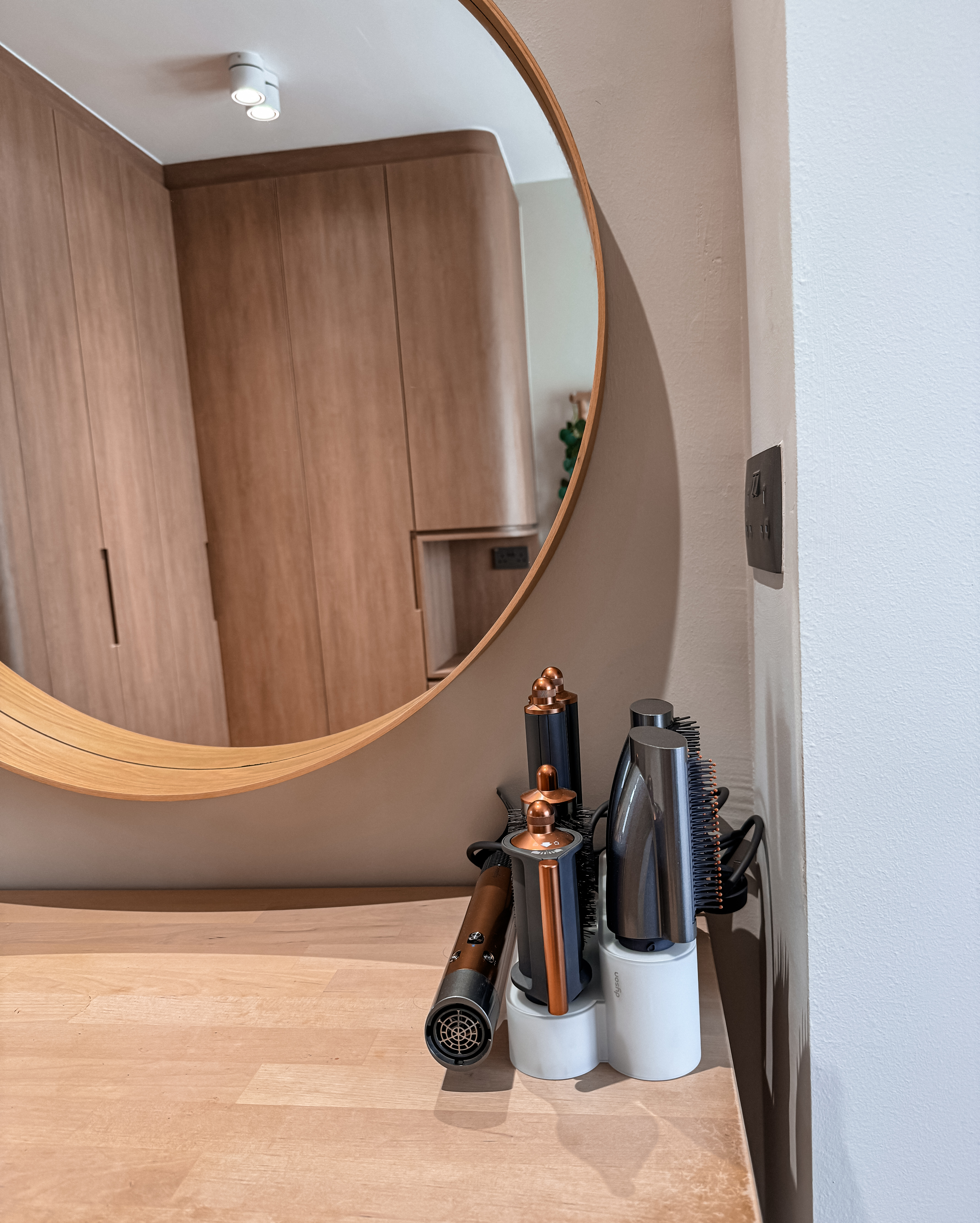 The Best of Both Worlds – An Open and Hidden Vanity in Our Bedroom!