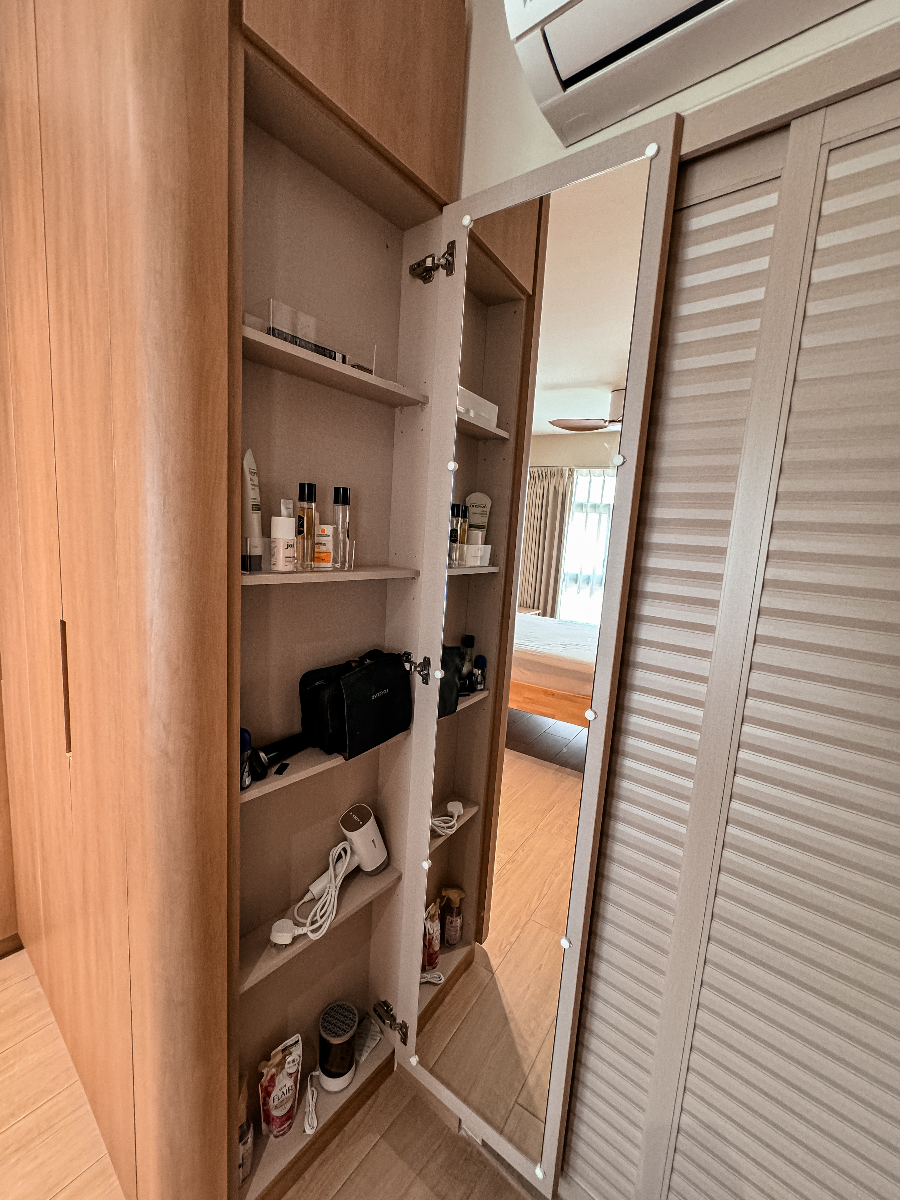 The Best of Both Worlds – An Open and Hidden Vanity in Our Bedroom!