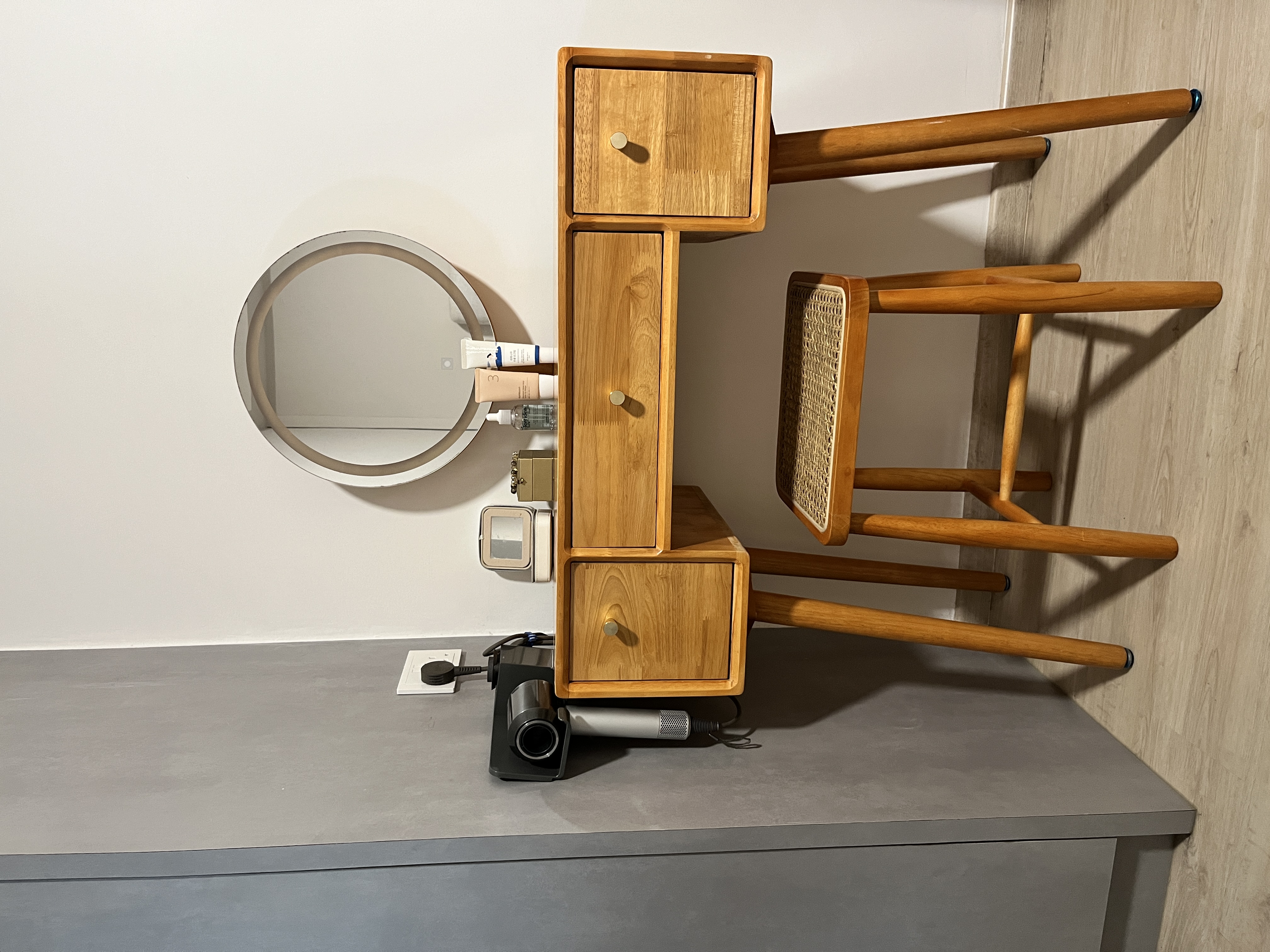 Little-Vanity-Corner