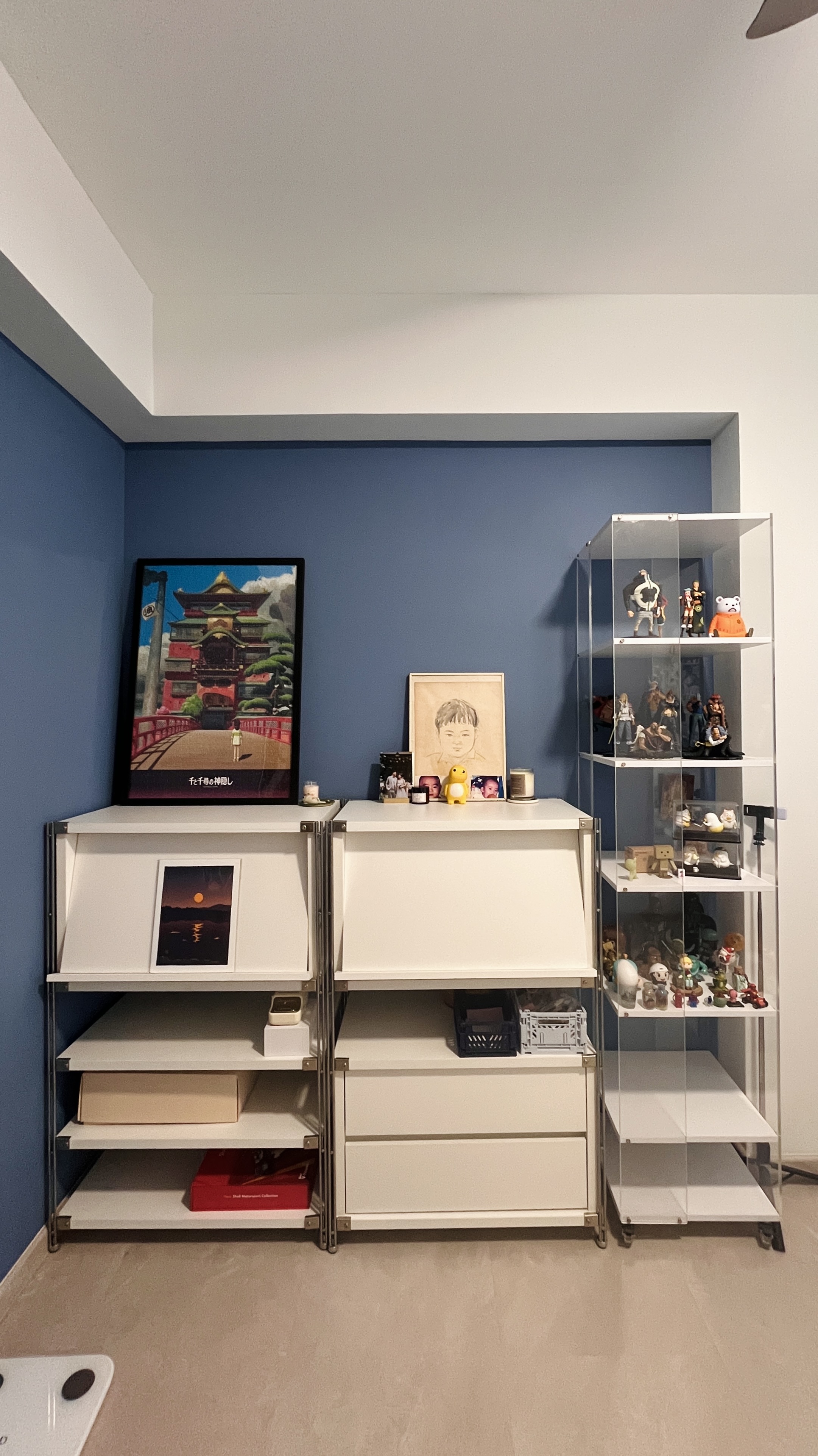 An-anime-lover's-study/home-office-with-no-built-ins-