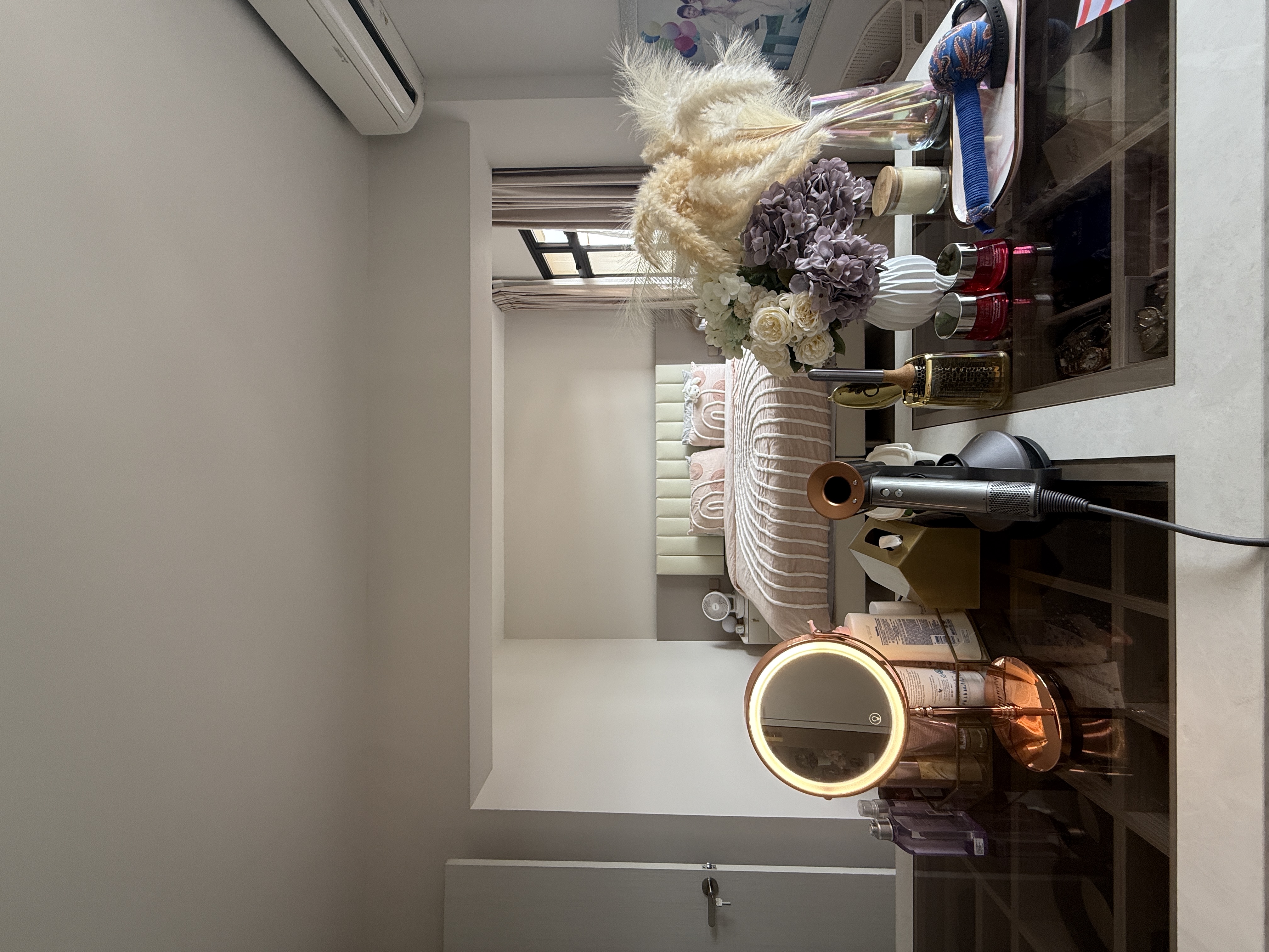 Luxury-MBR-with-vanity-island-and-curves-in-bronze