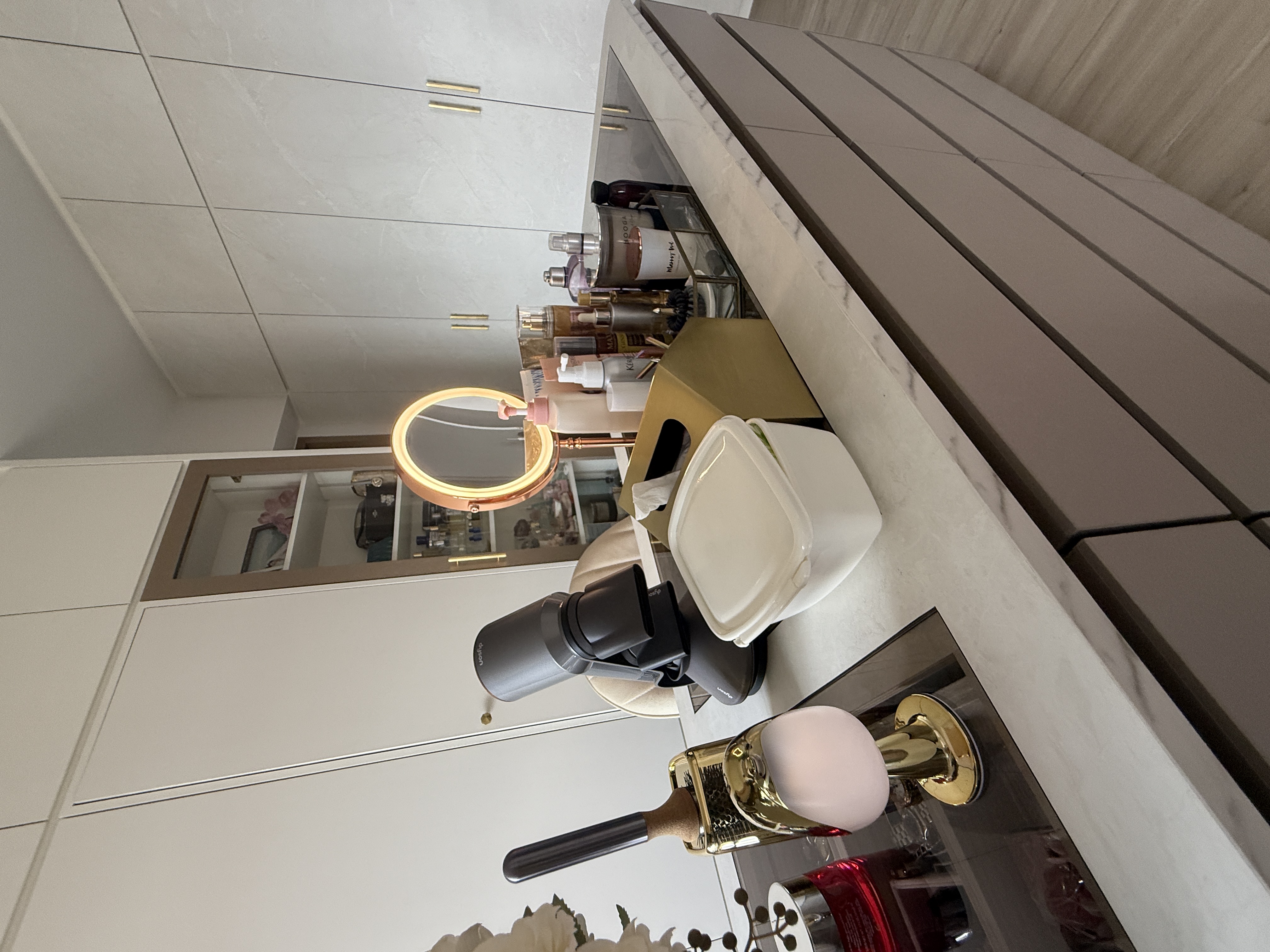 Luxury MBR with vanity island and curves in bronze