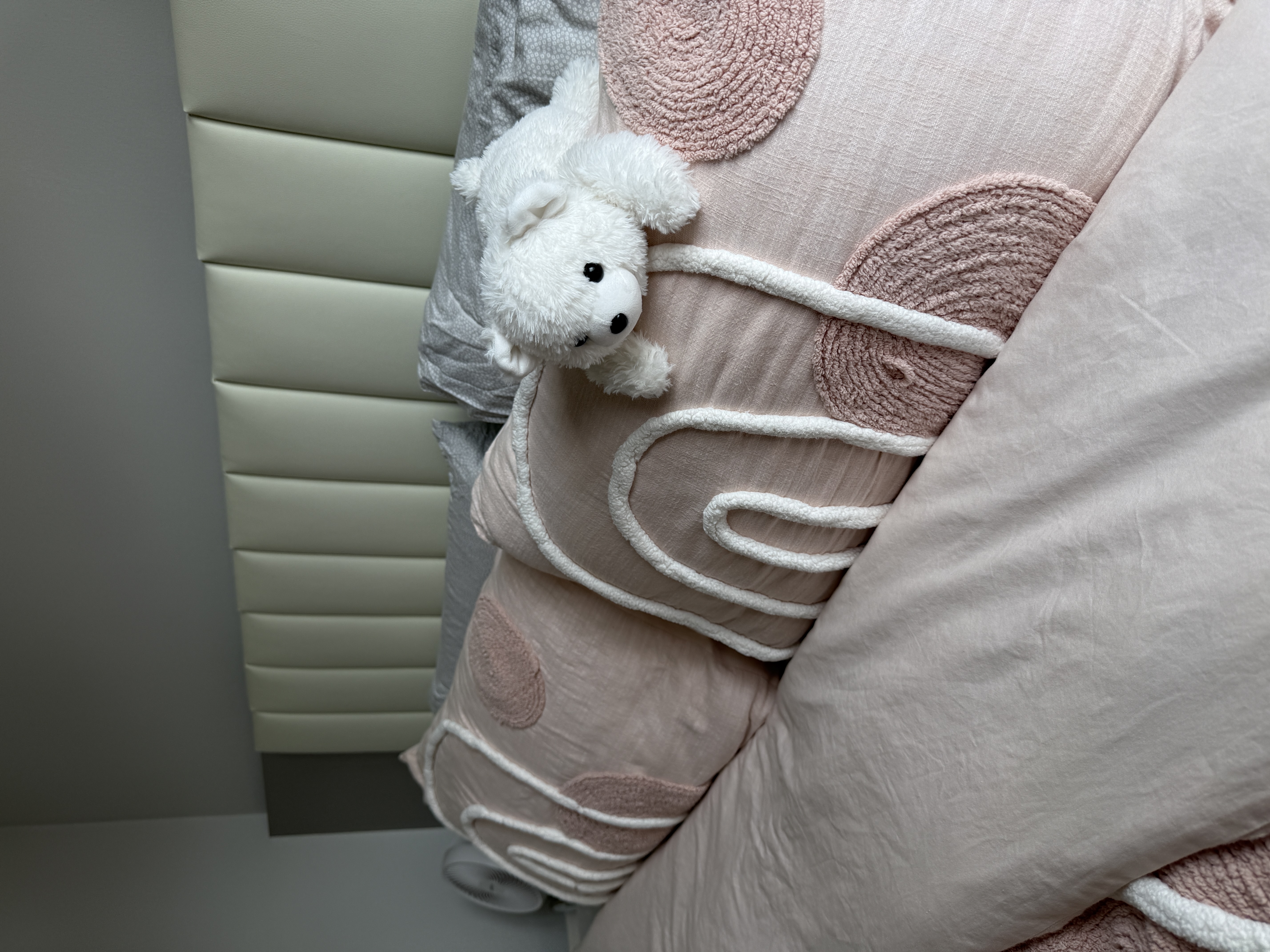 Luxury MBR with vanity island and curves in bronze