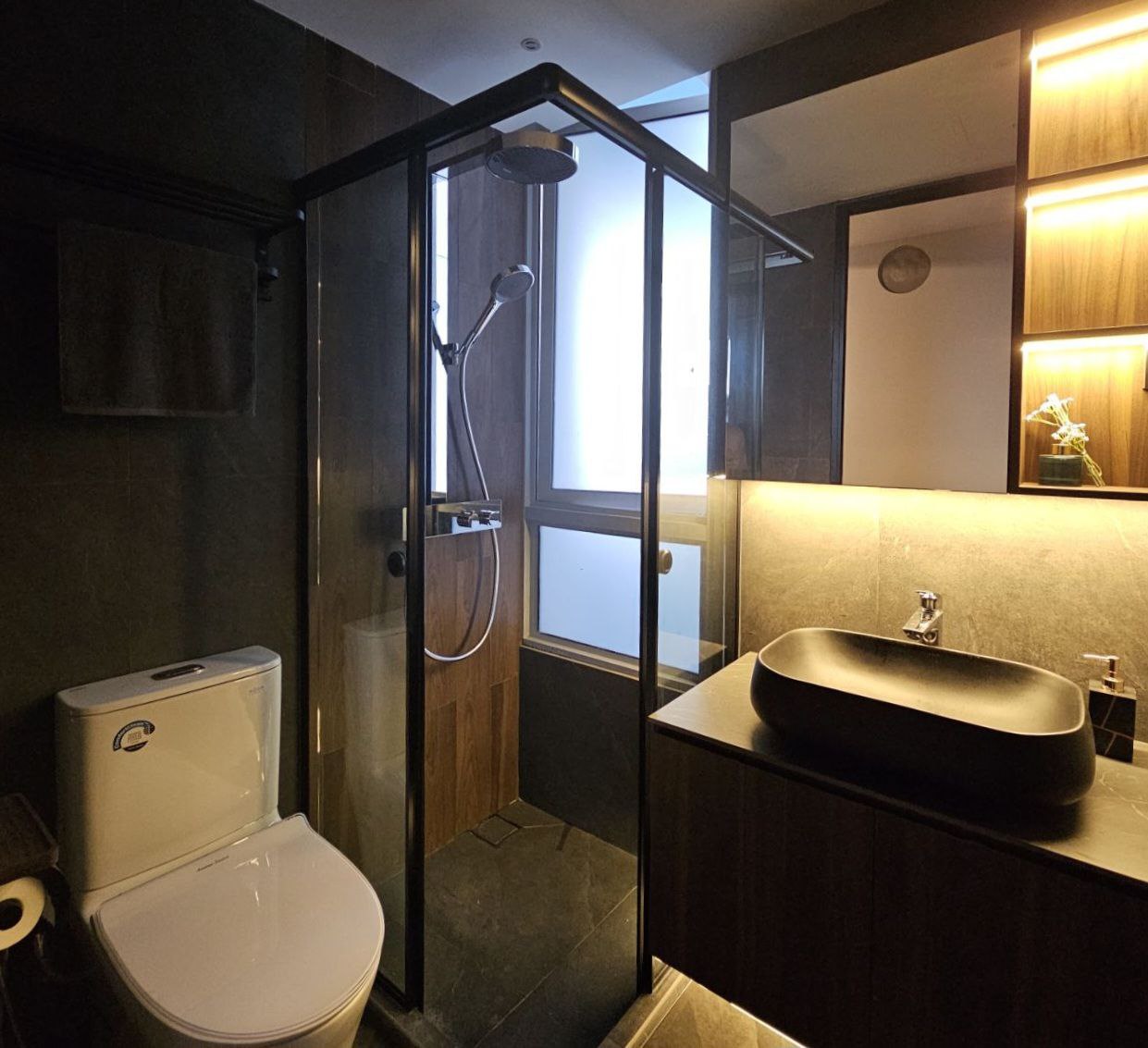 Features-of-Our-Luxe-Bathroom-That-We-Adore