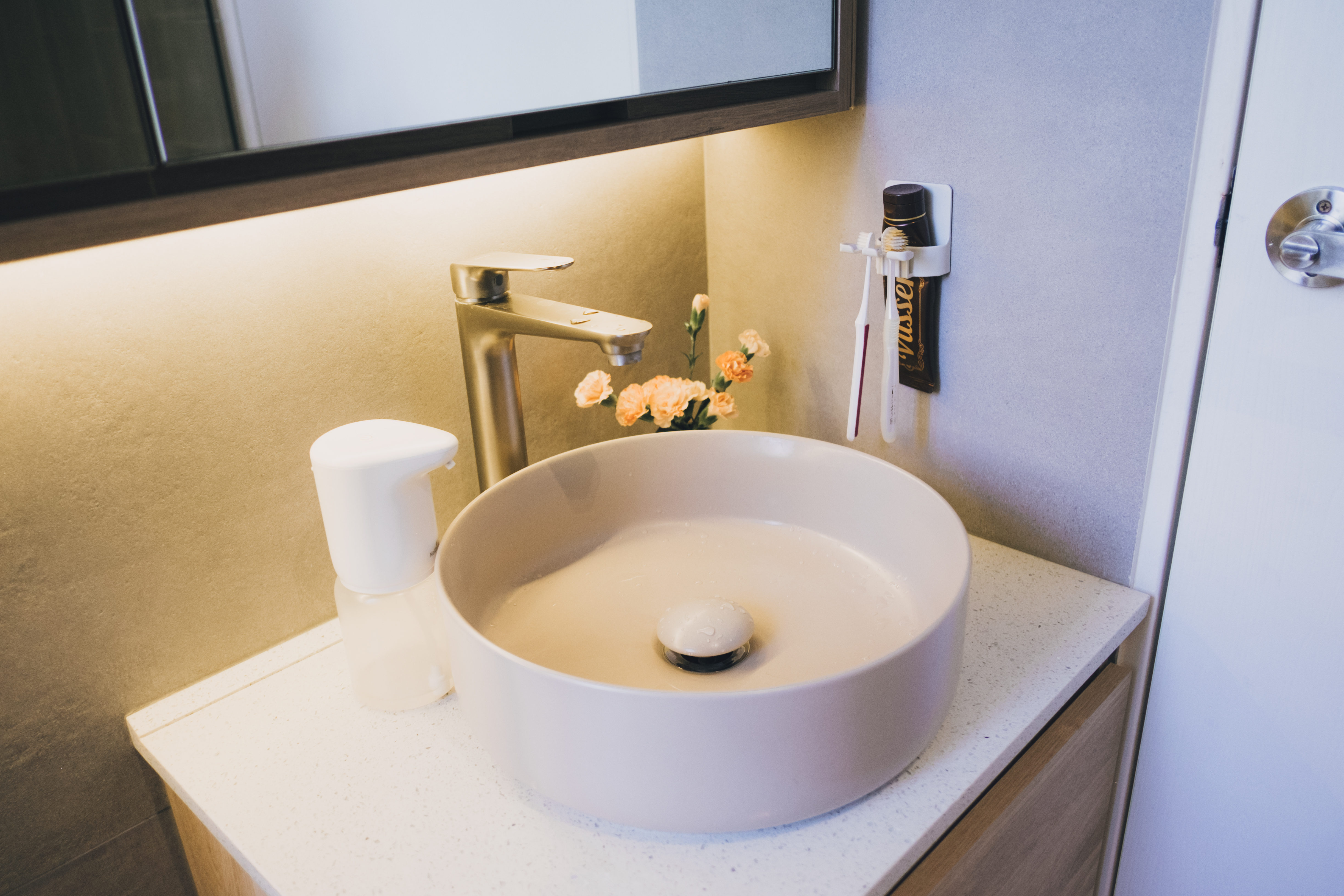 How we keep our bathroom vanity looking new after 2 years✨