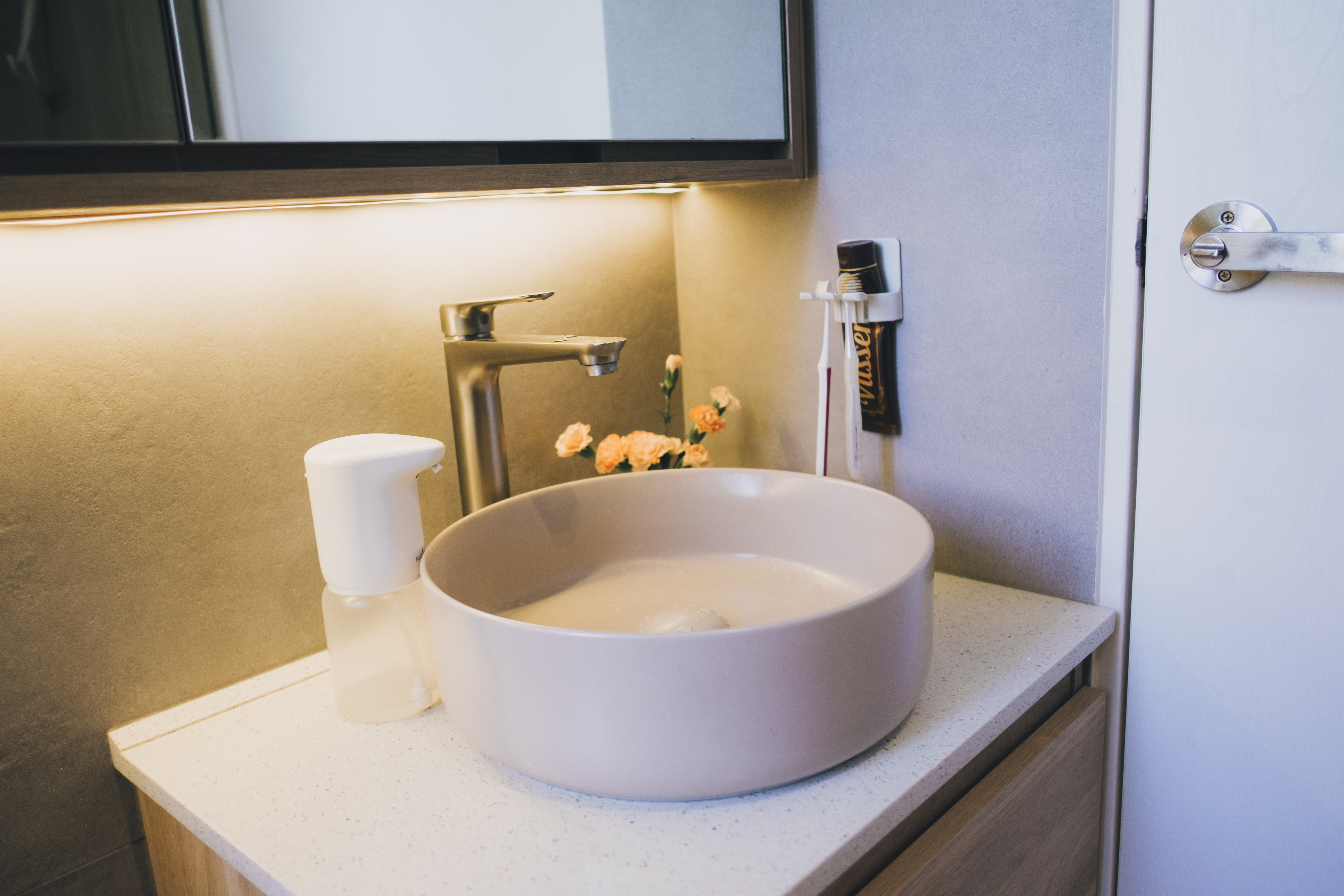 How we keep our bathroom vanity looking new after 2 years✨