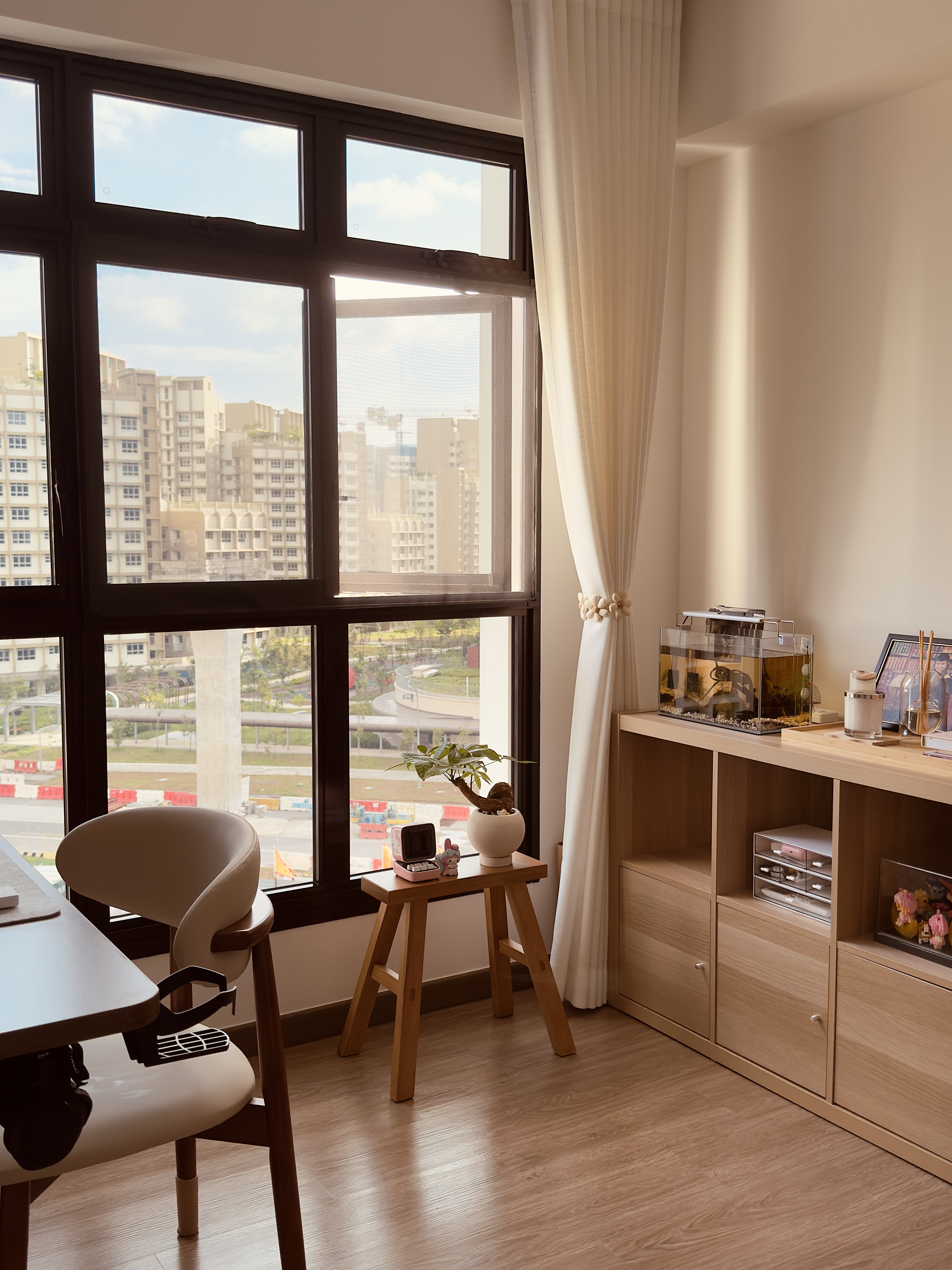 Our minimal and clutter free japandi-inspired study room.