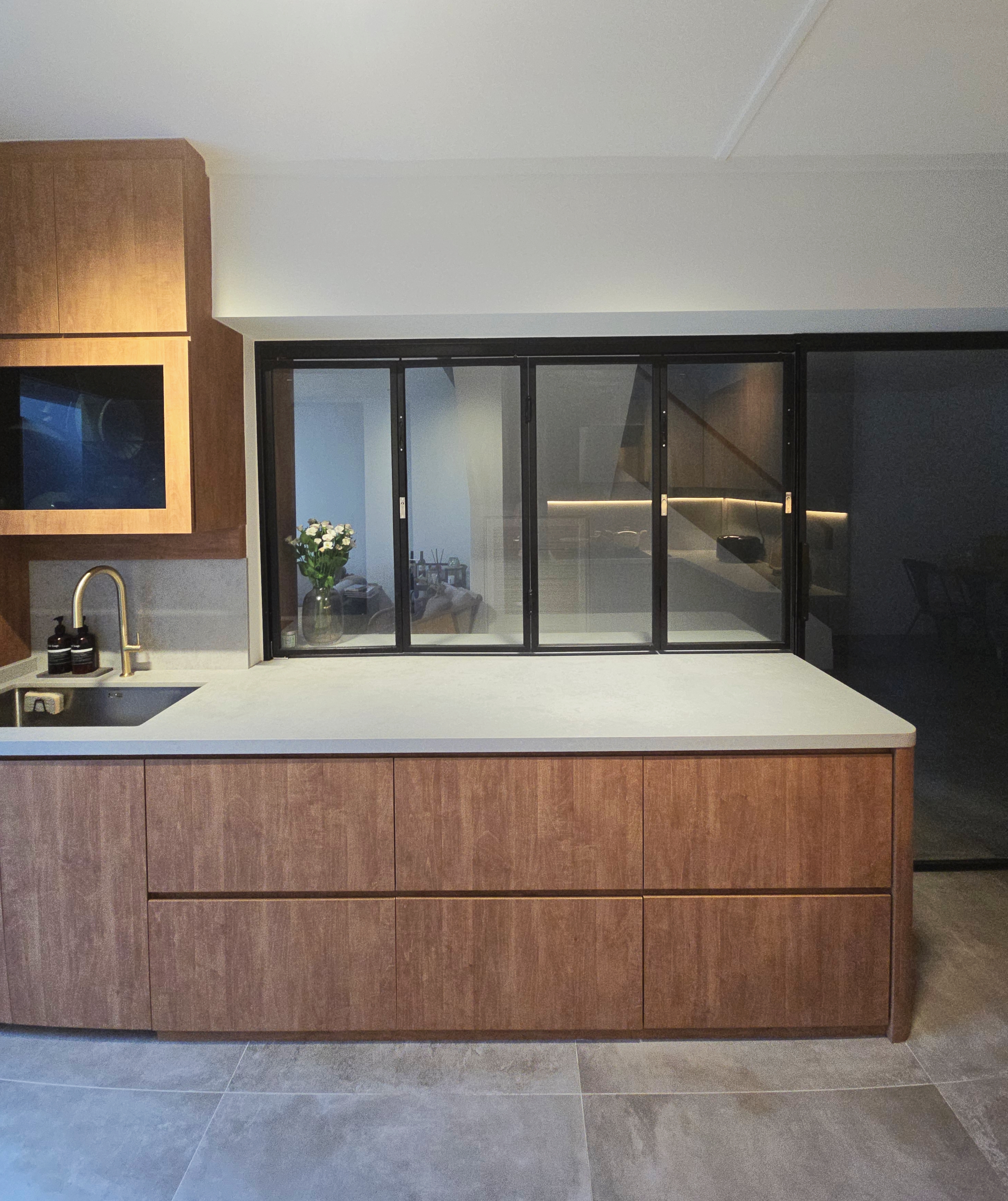 Open+Close-Concept-kitchen-in-a-HDB-Maisonette