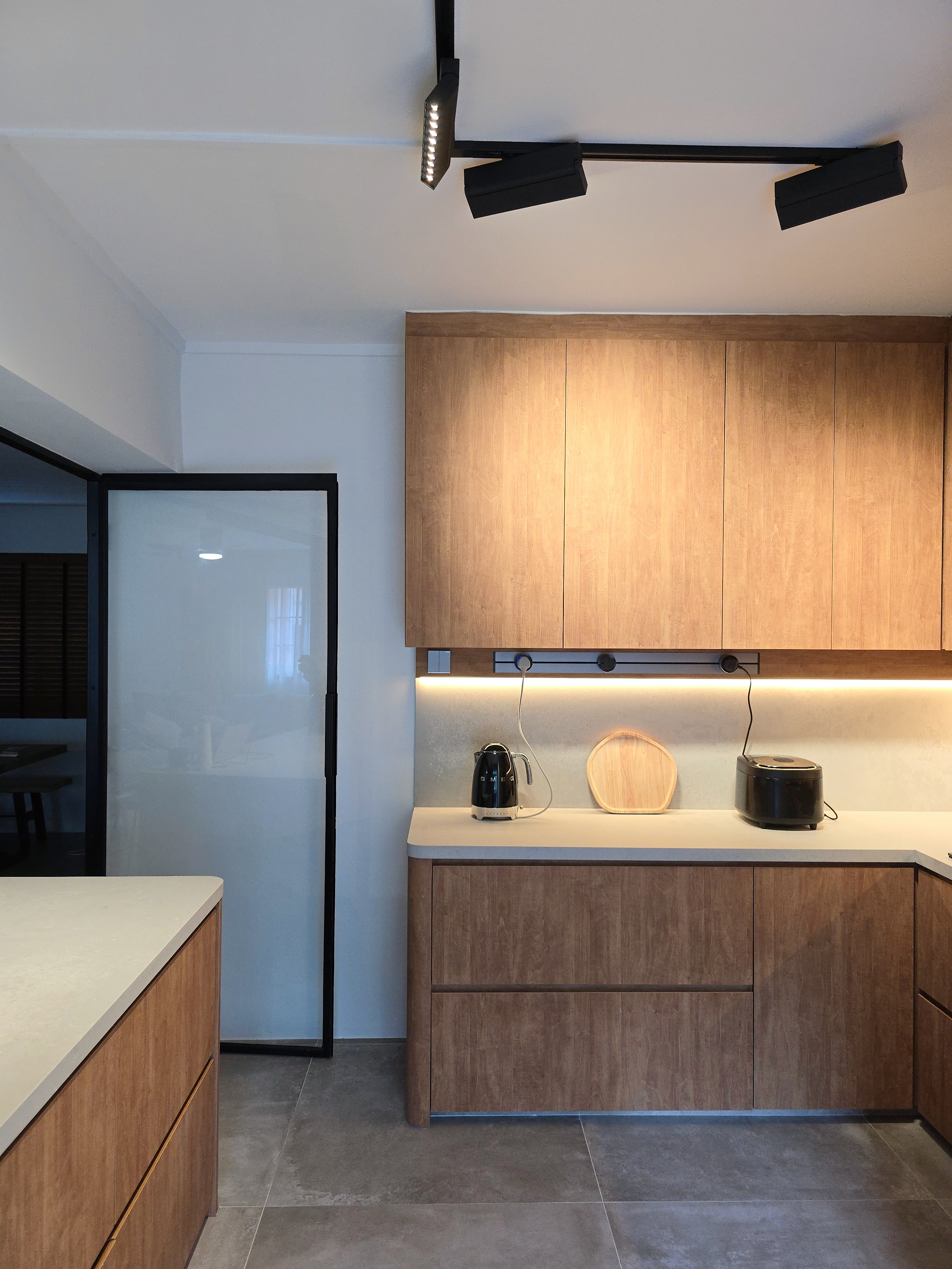 Open+Close Concept kitchen  in a HDB Maisonette