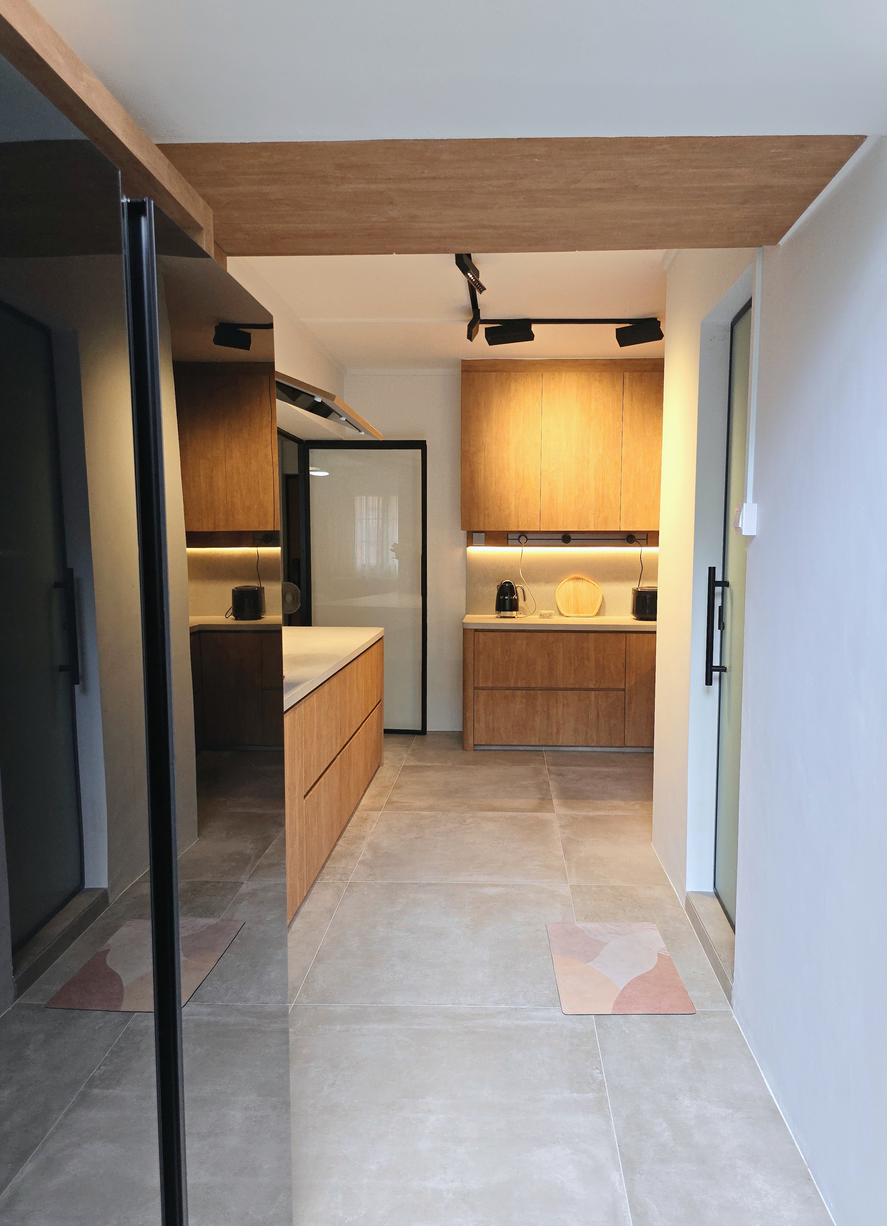 Open+Close-Concept-kitchen-in-a-HDB-Maisonette