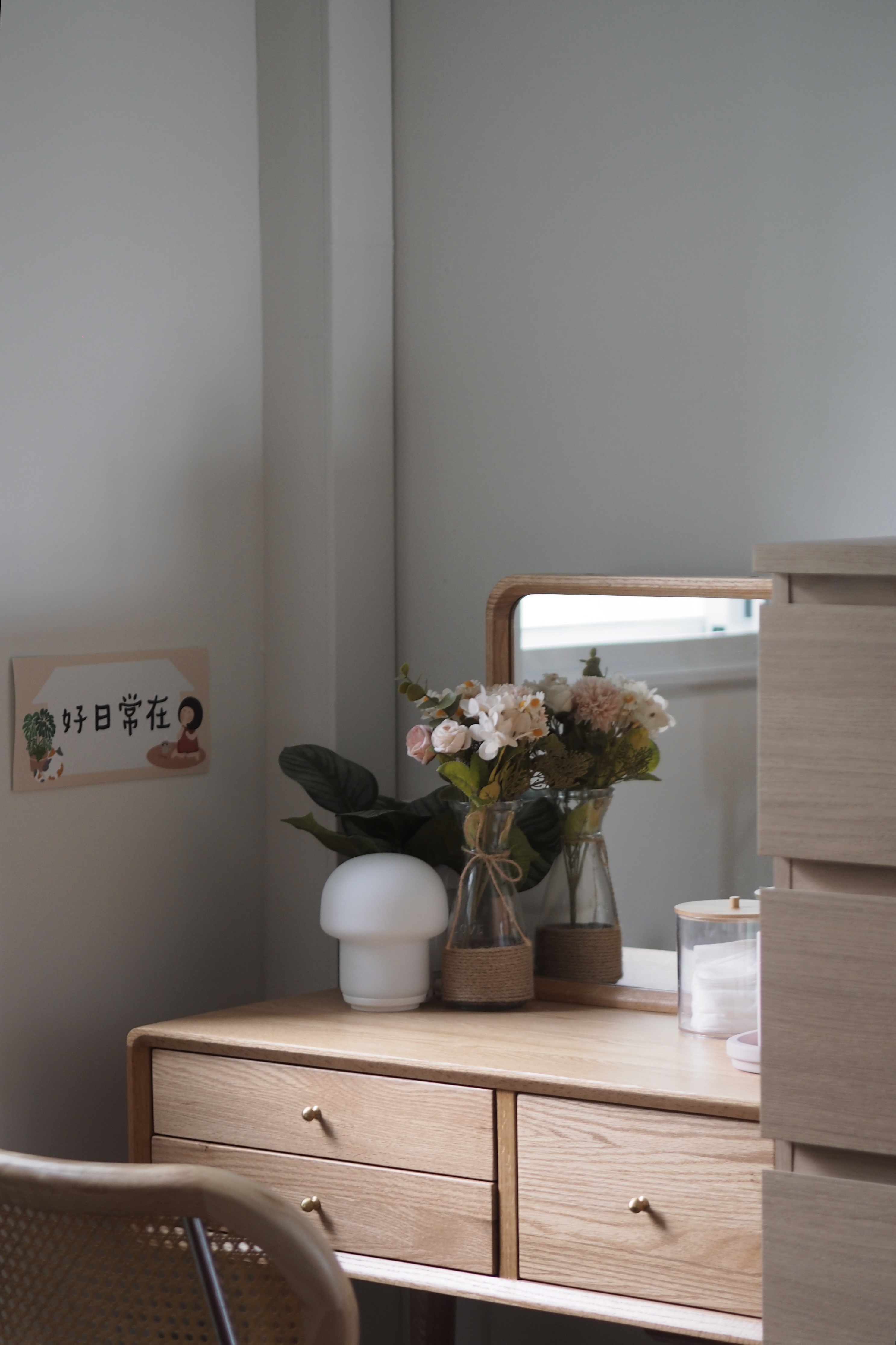 A little (vanity) corner for me - no build-ins 🌸