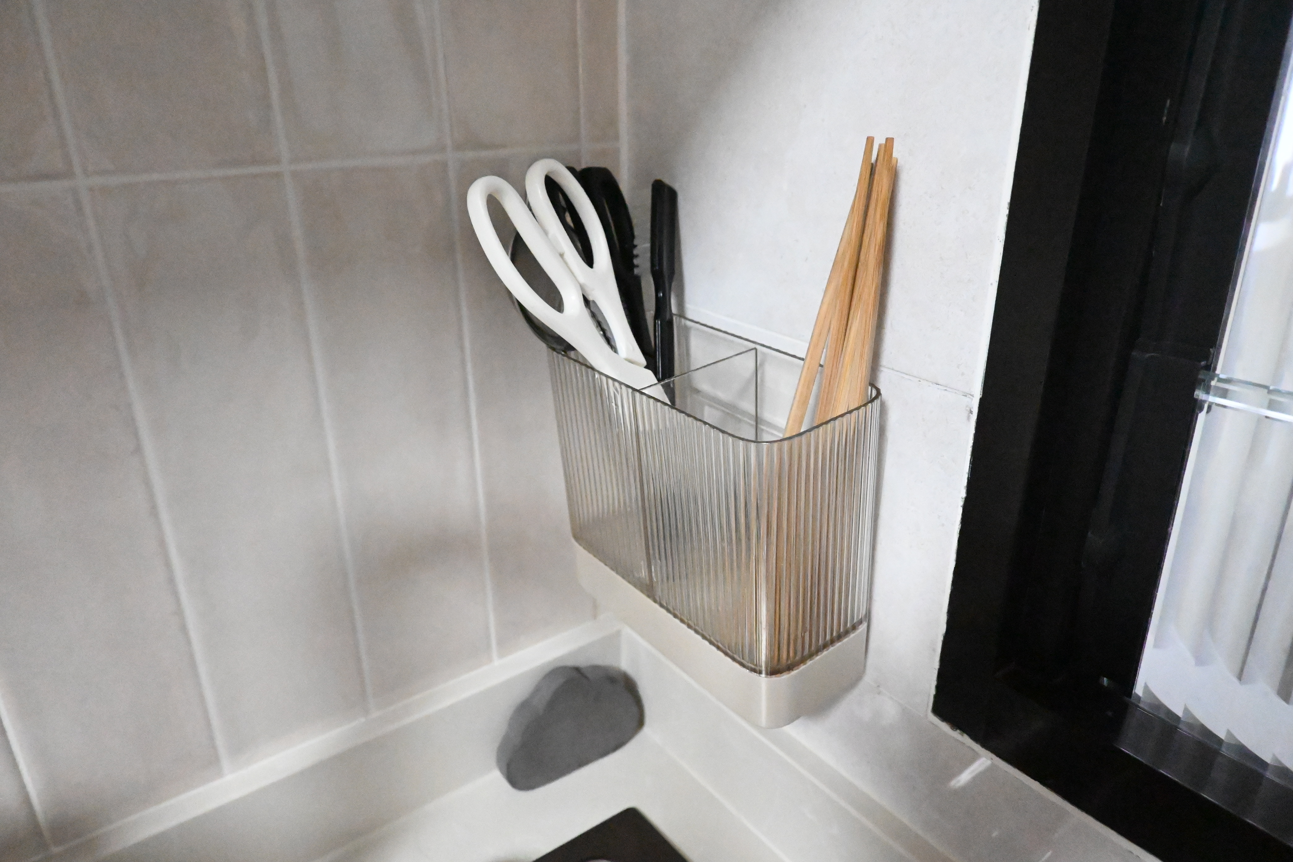 Kitchen organisers to keep things neat!