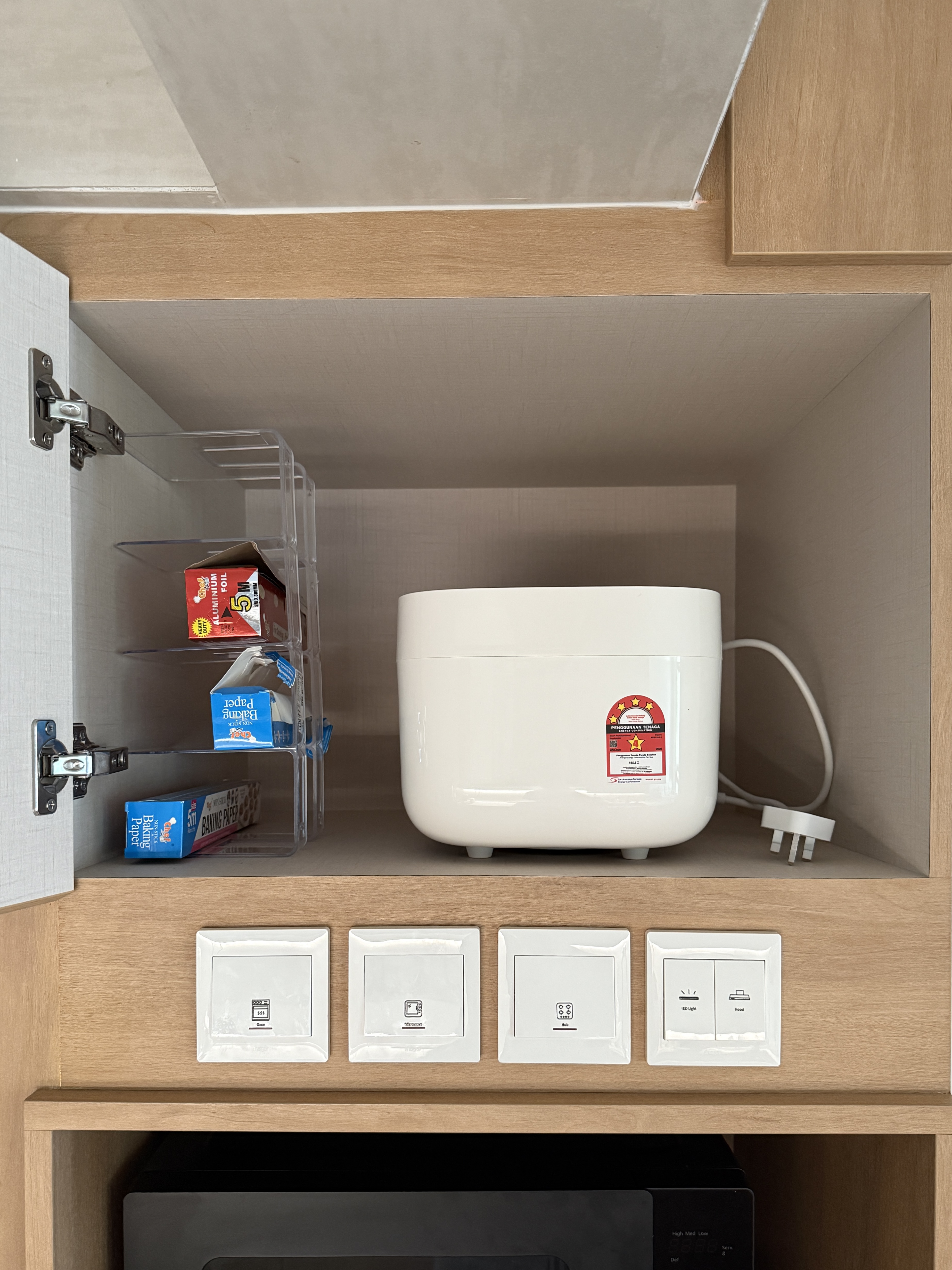 Kitchen Organization: A Minimalist & Clutter-Free Setup