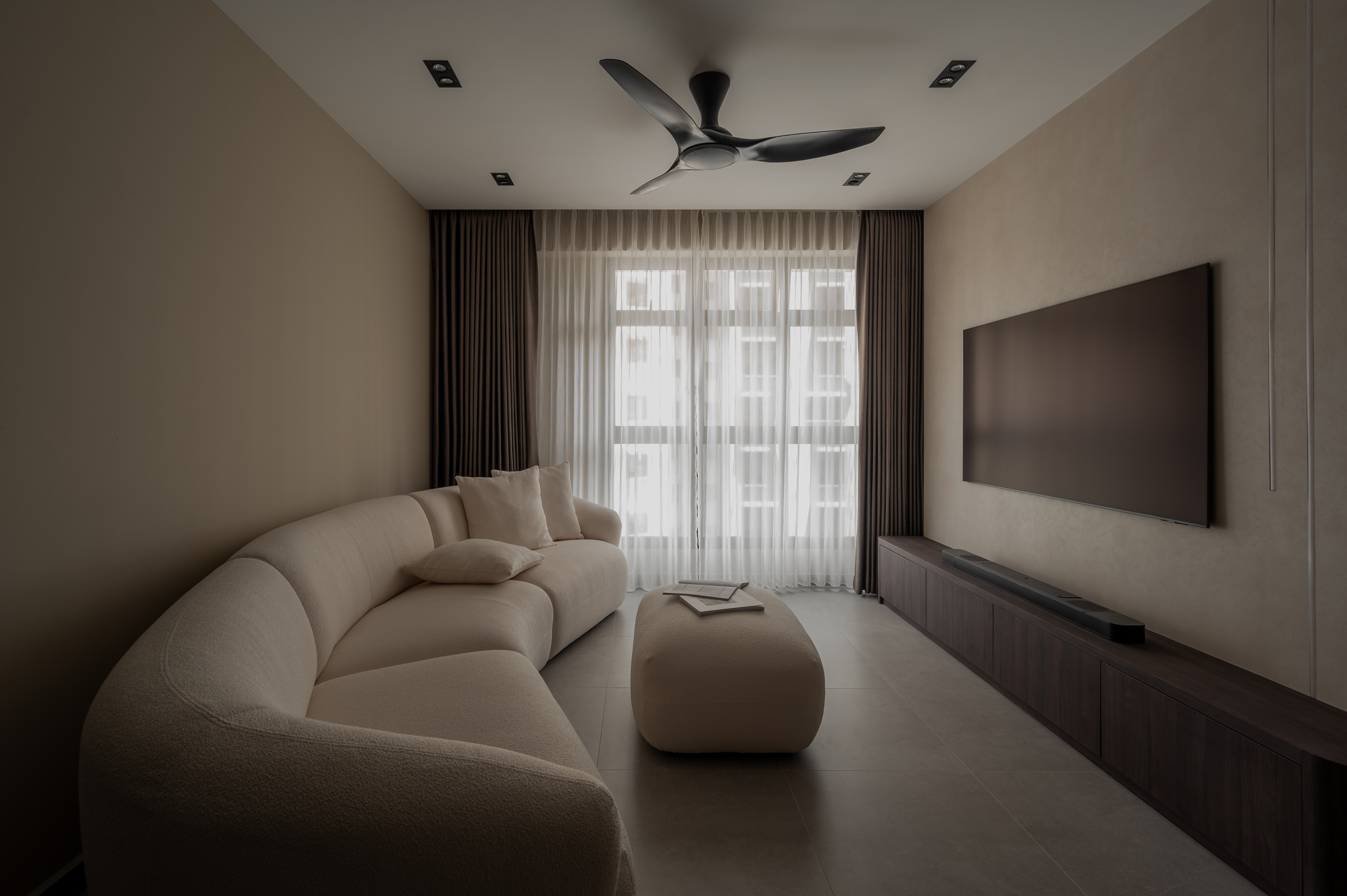 Inside A Modern Dwelling - An Epitome of Functionality & Style