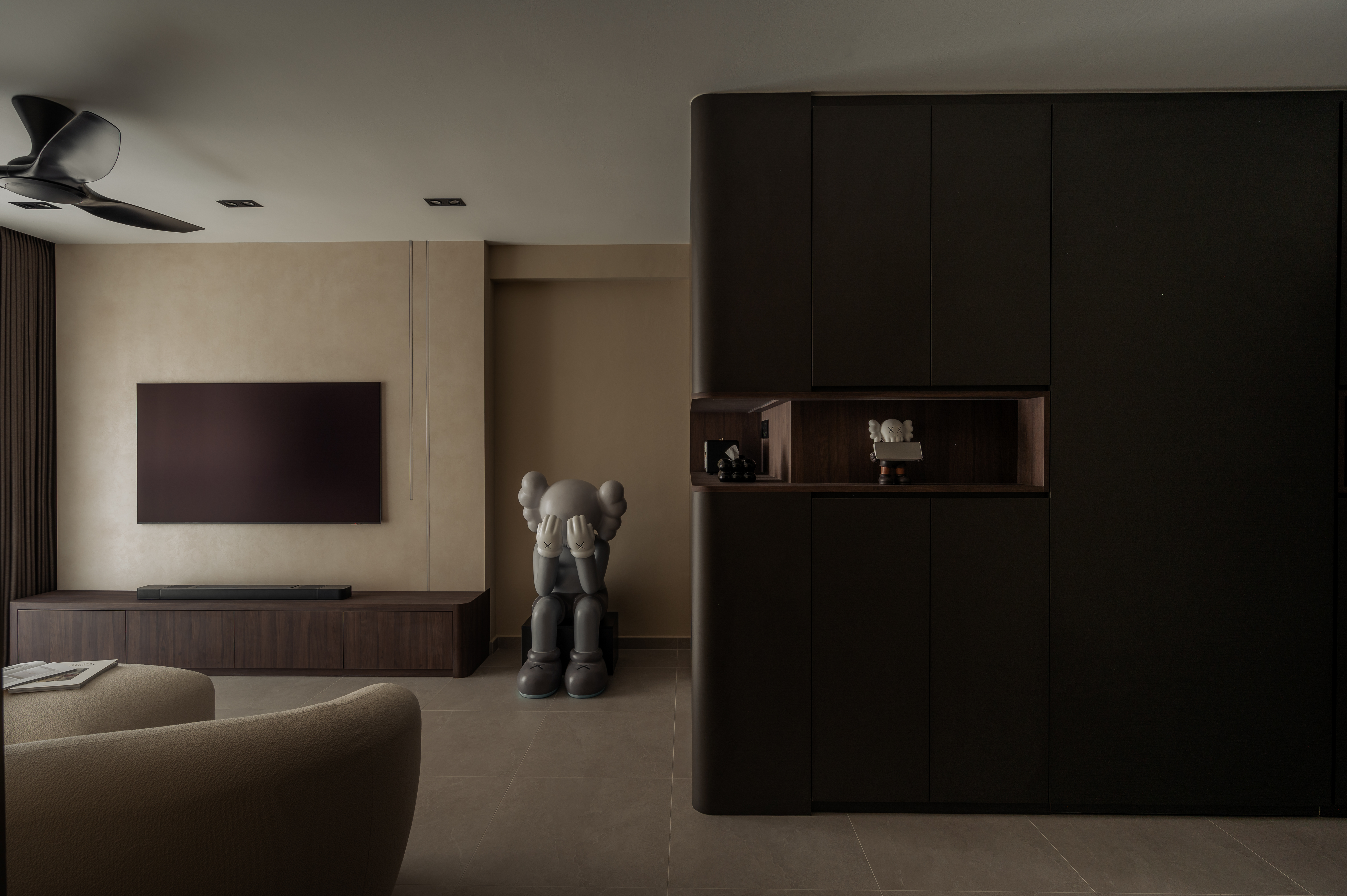 Inside A Modern Dwelling - An Epitome of Functionality & Style