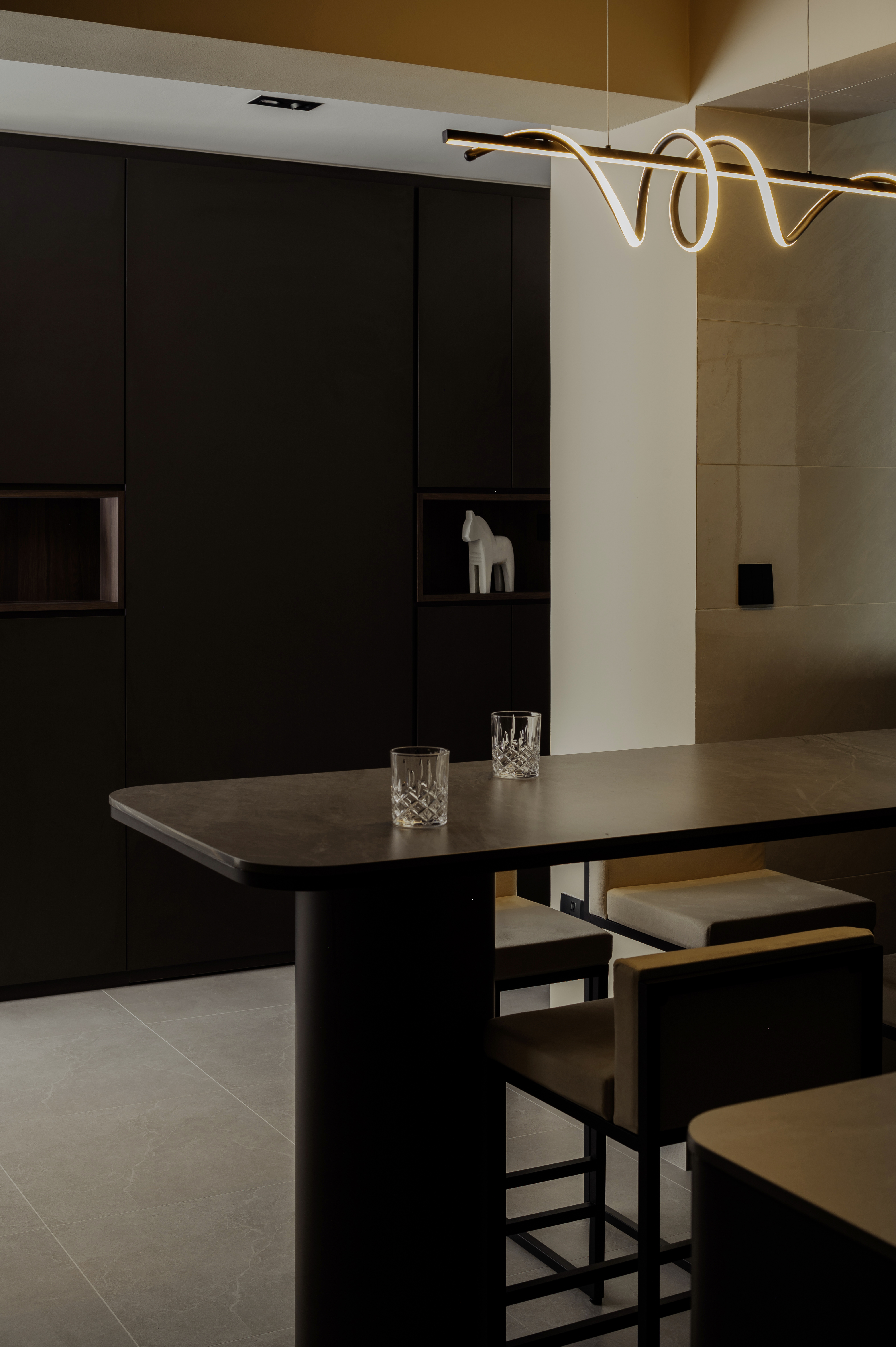 Inside A Modern Dwelling - An Epitome of Functionality & Style