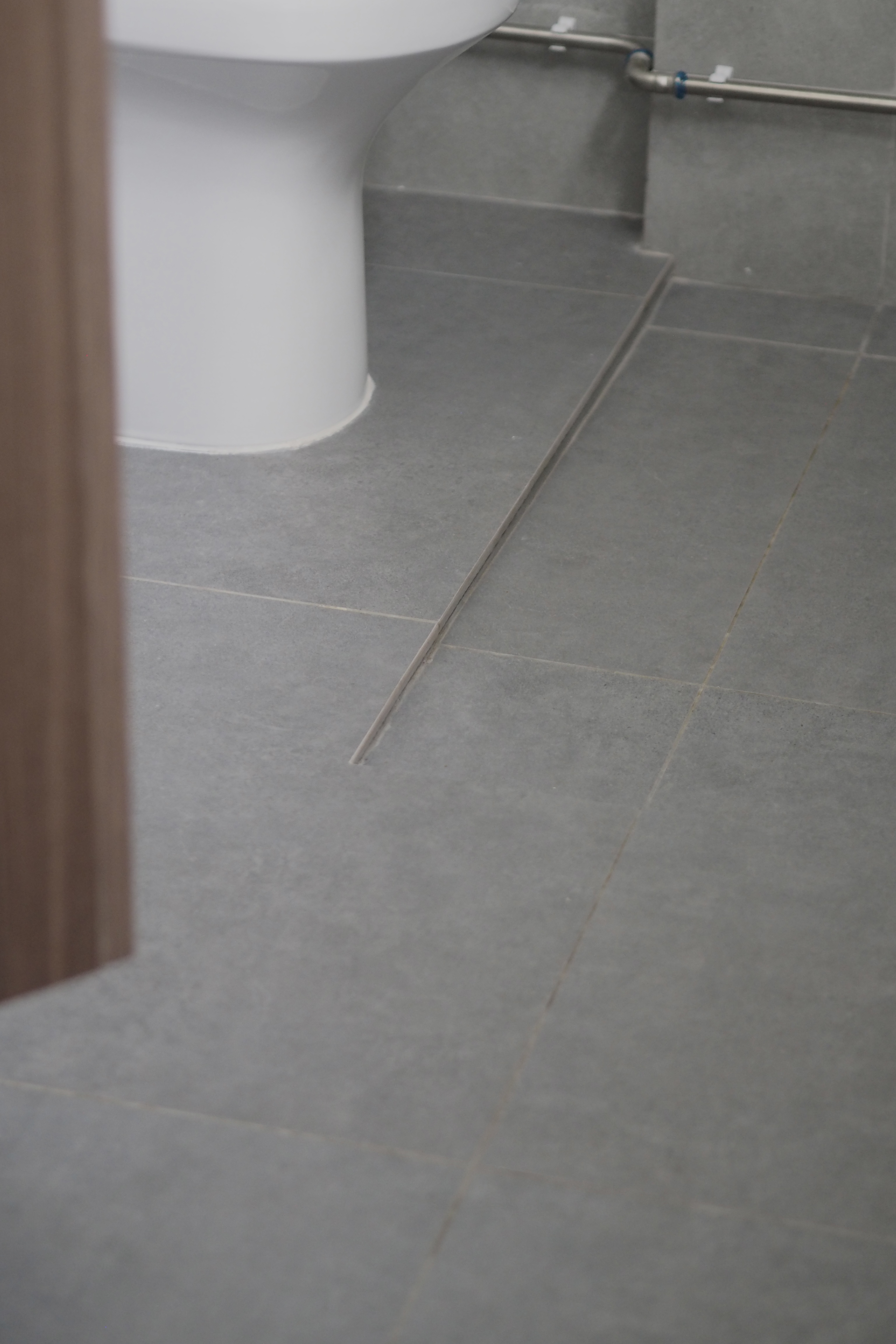 A stone bathroom to replicate outdoor showers 🪨🌿