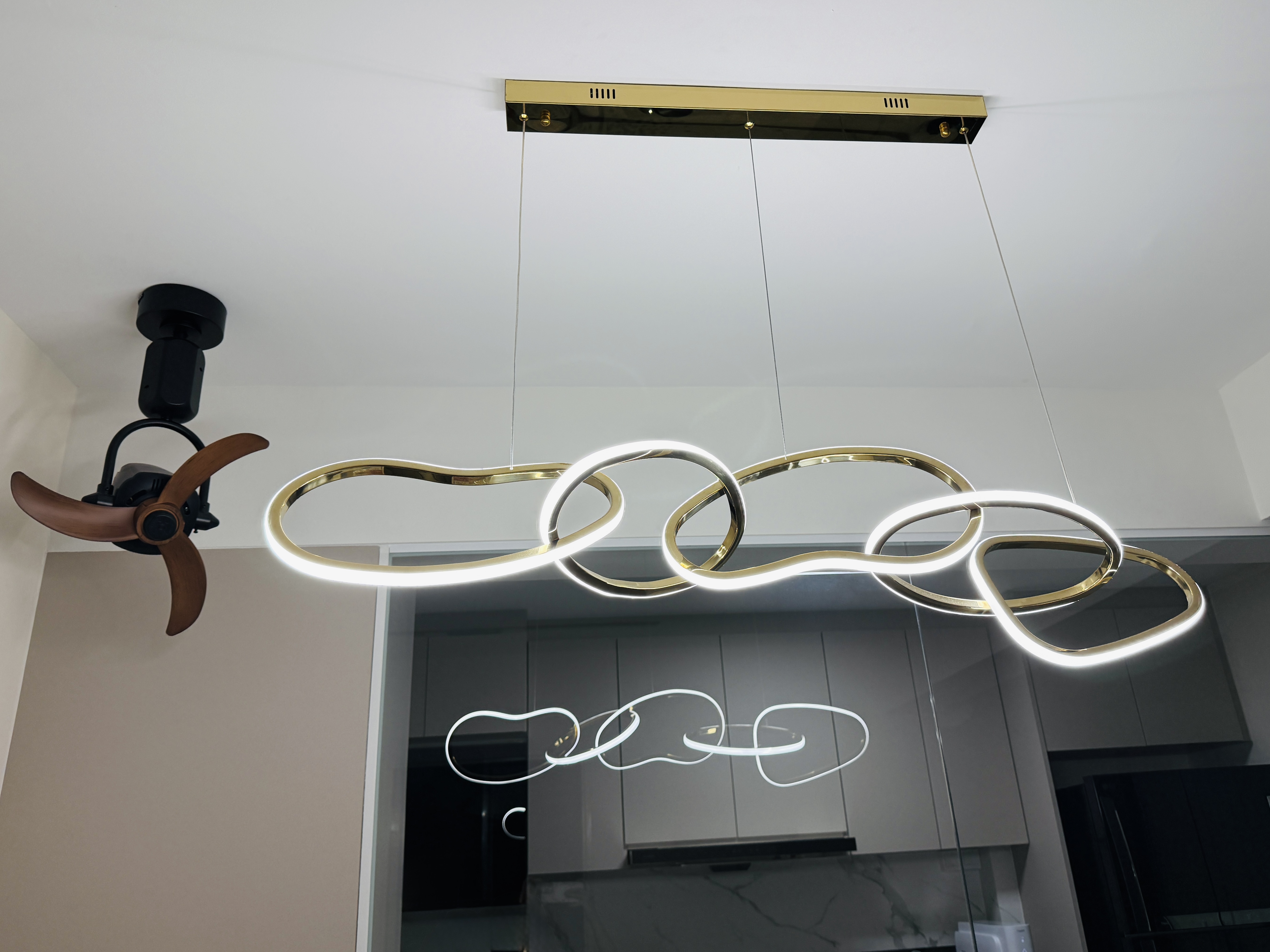 Simplicity yet classy and elegant dining area~