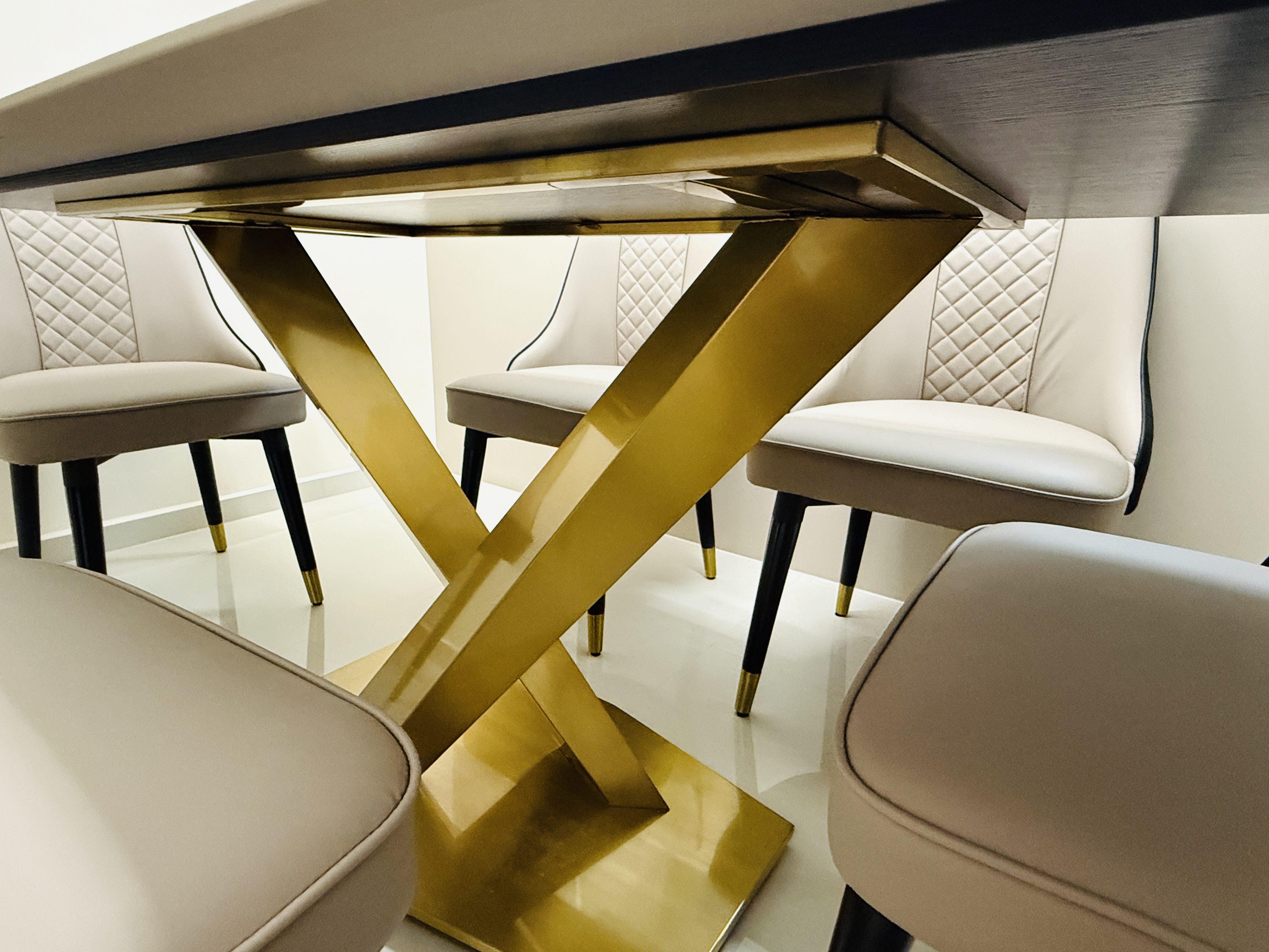 Simplicity yet classy and elegant dining area~