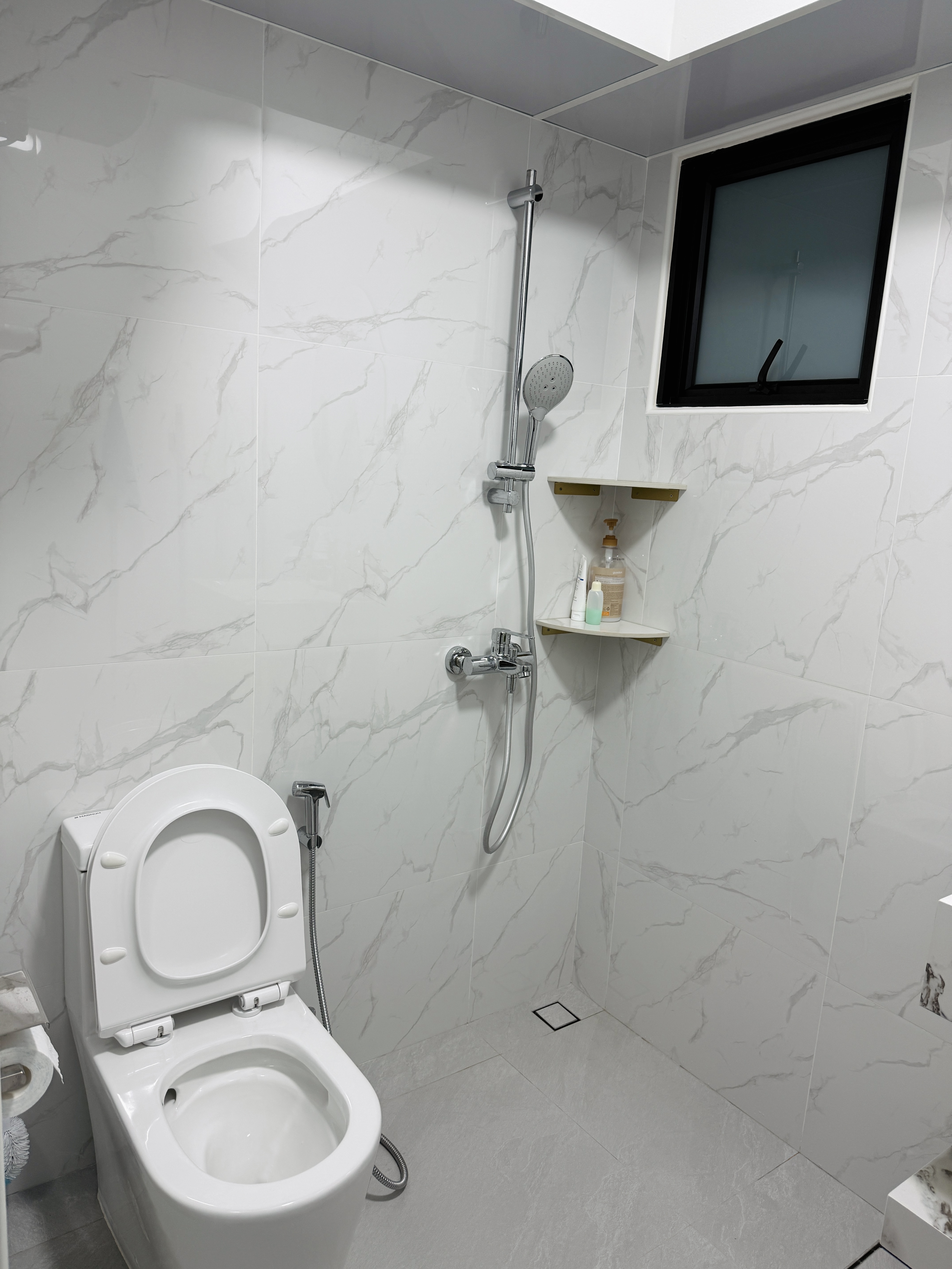 Modern luxuriously black and white marble bathroom in the house~