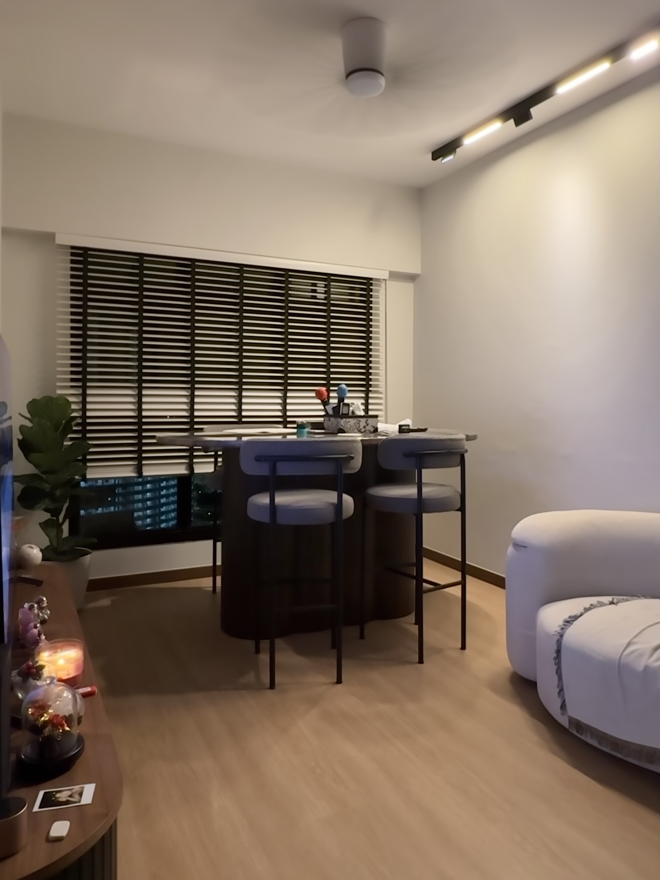 3 Benefits Of A Zero Built-In Living Room | Tampines