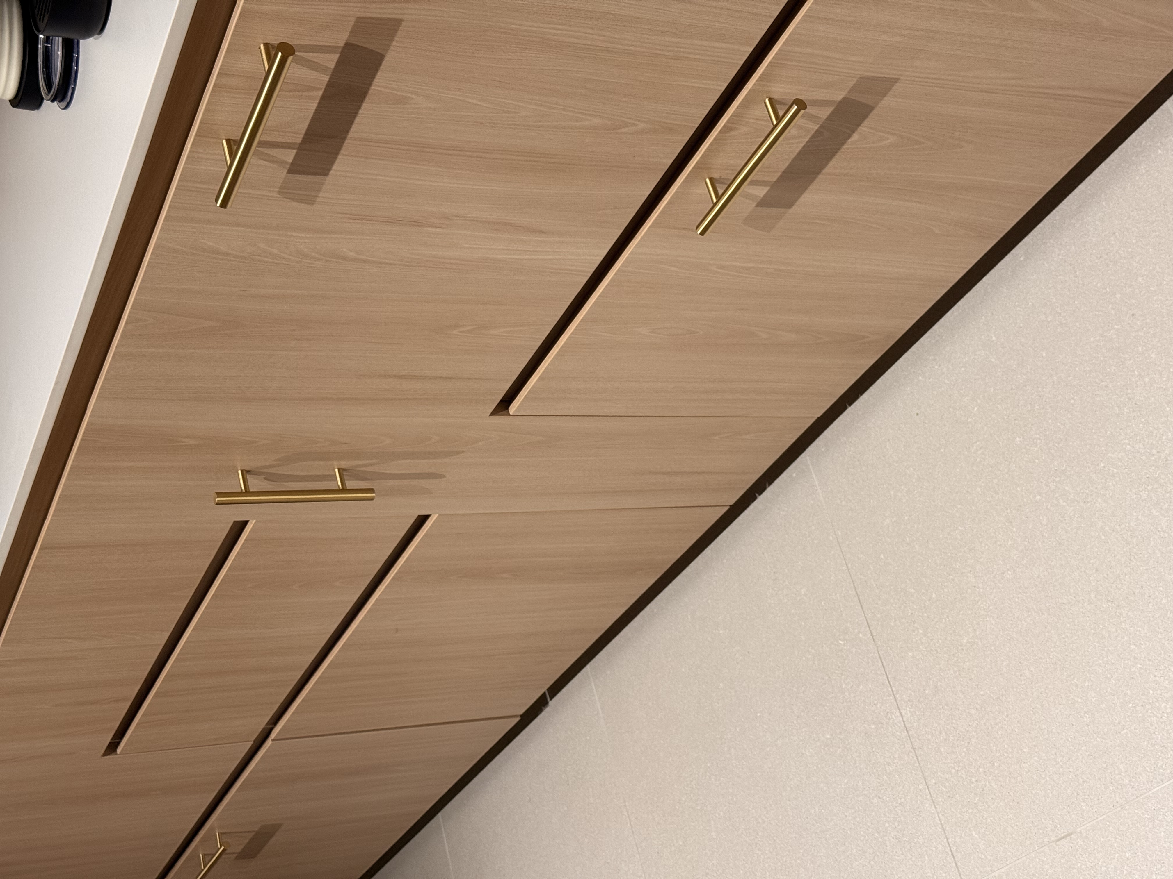 Lots of drawers in the kitchen