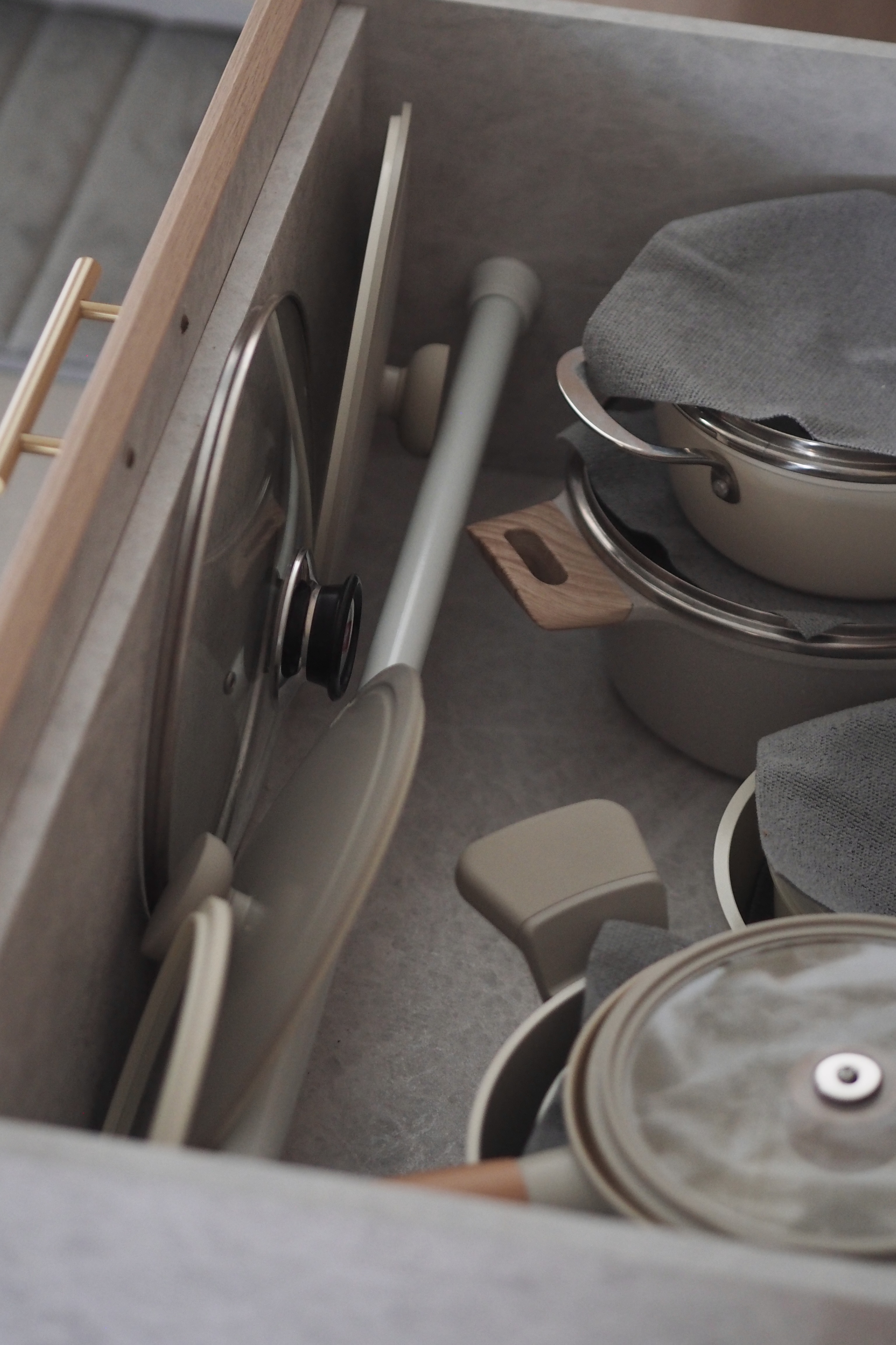 Lots of drawers in the kitchen