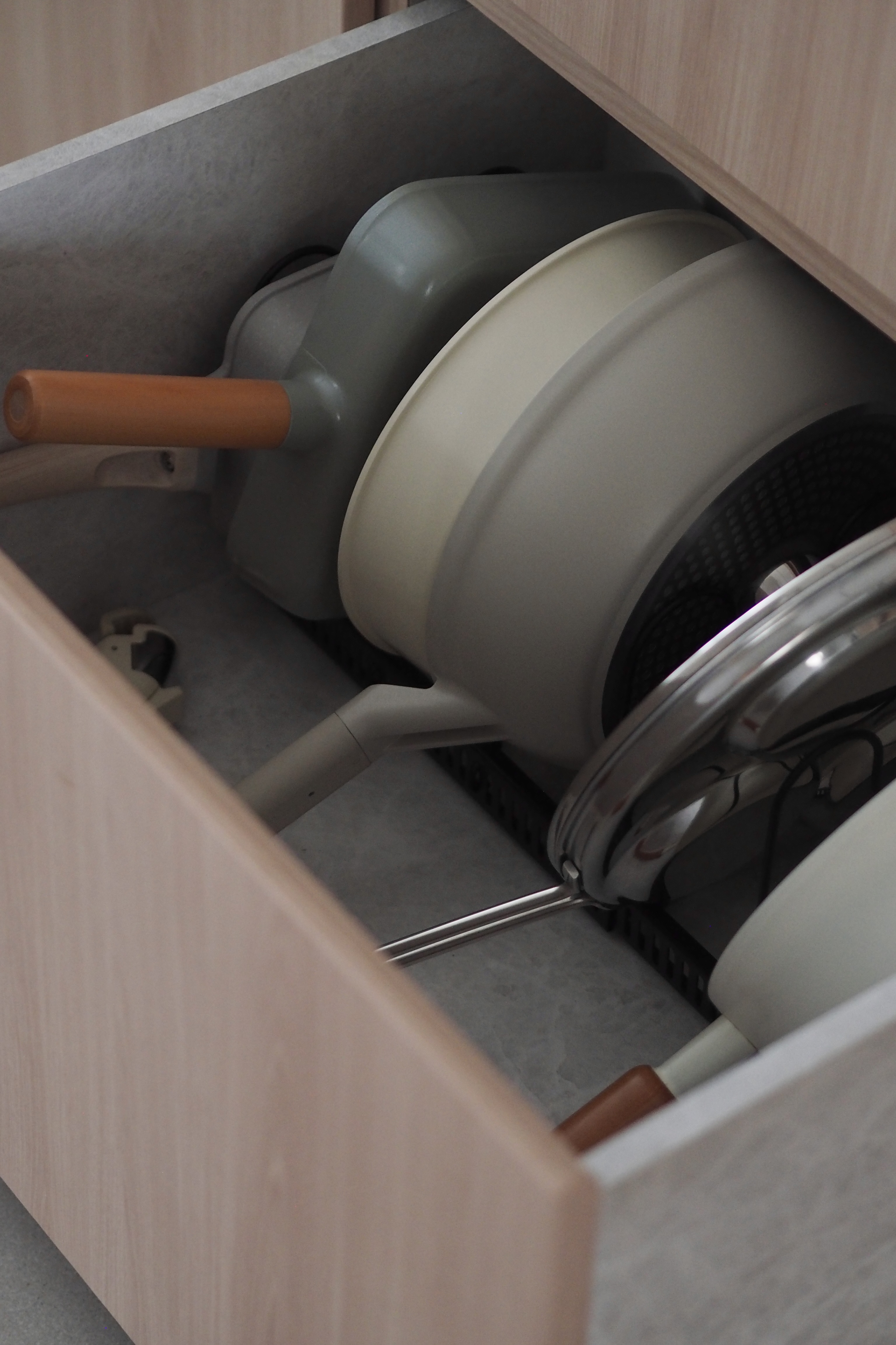 Lots of drawers in the kitchen