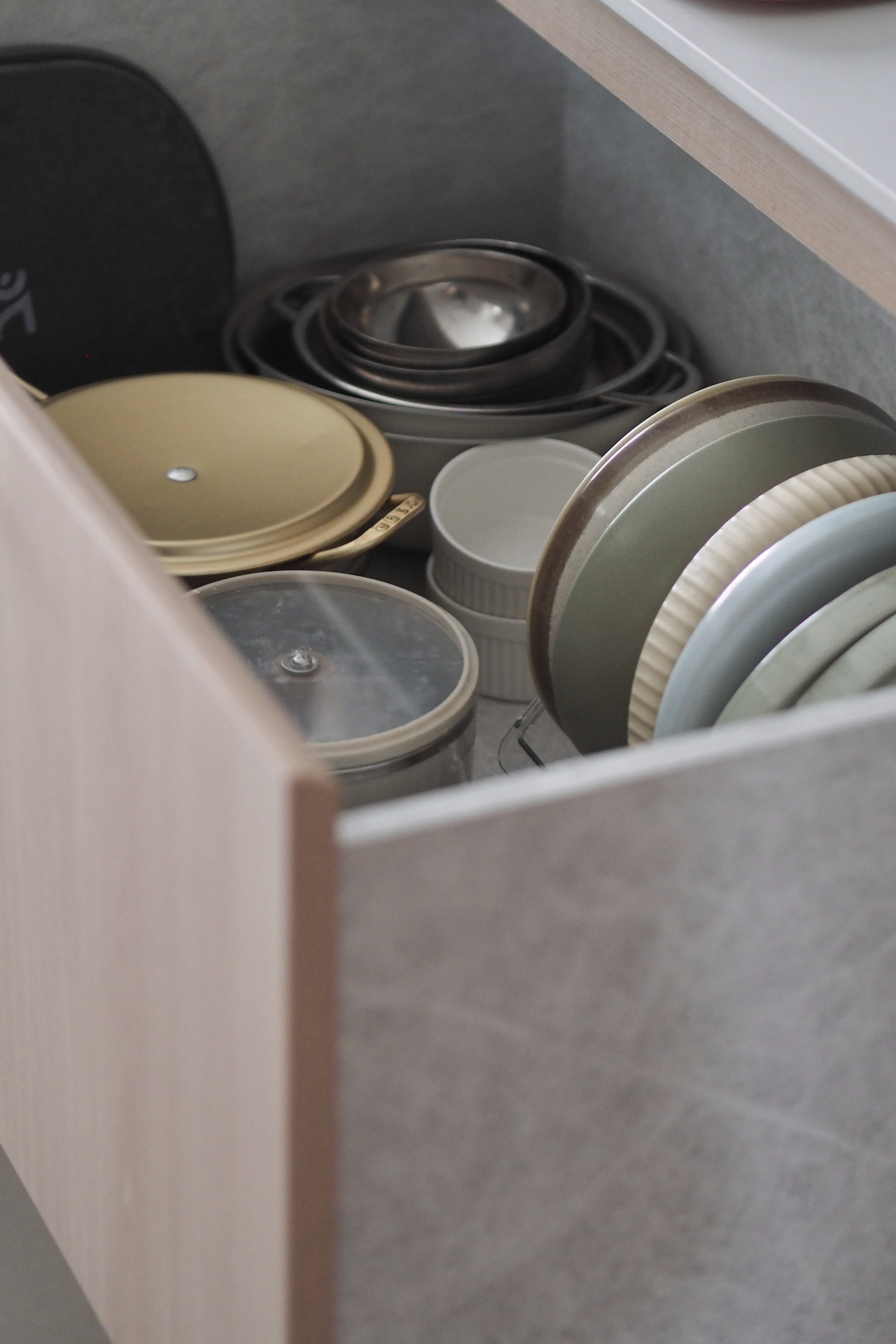 Lots of drawers in the kitchen