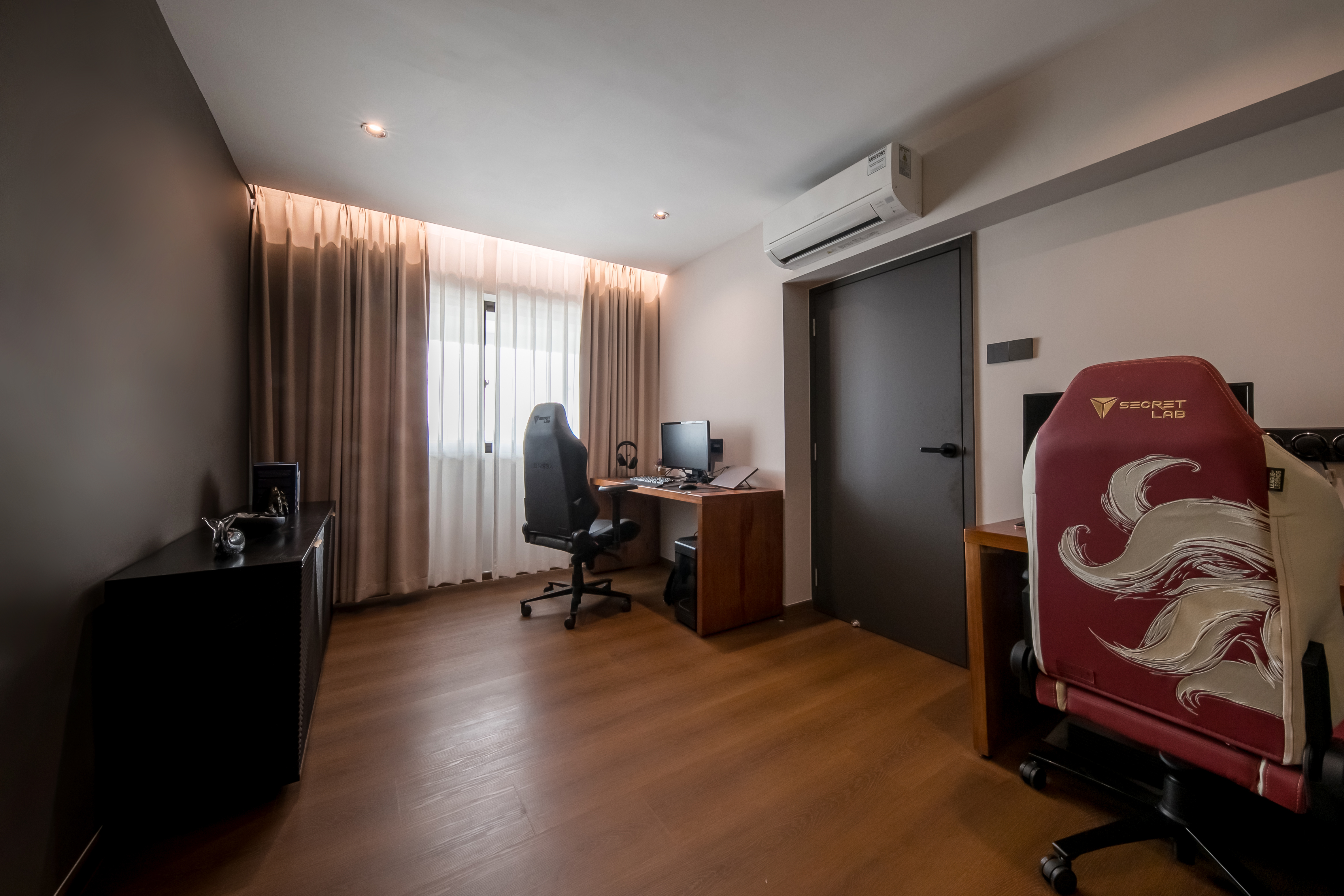 Walnut-&-Noir:-The-Perfect-Study-Haven