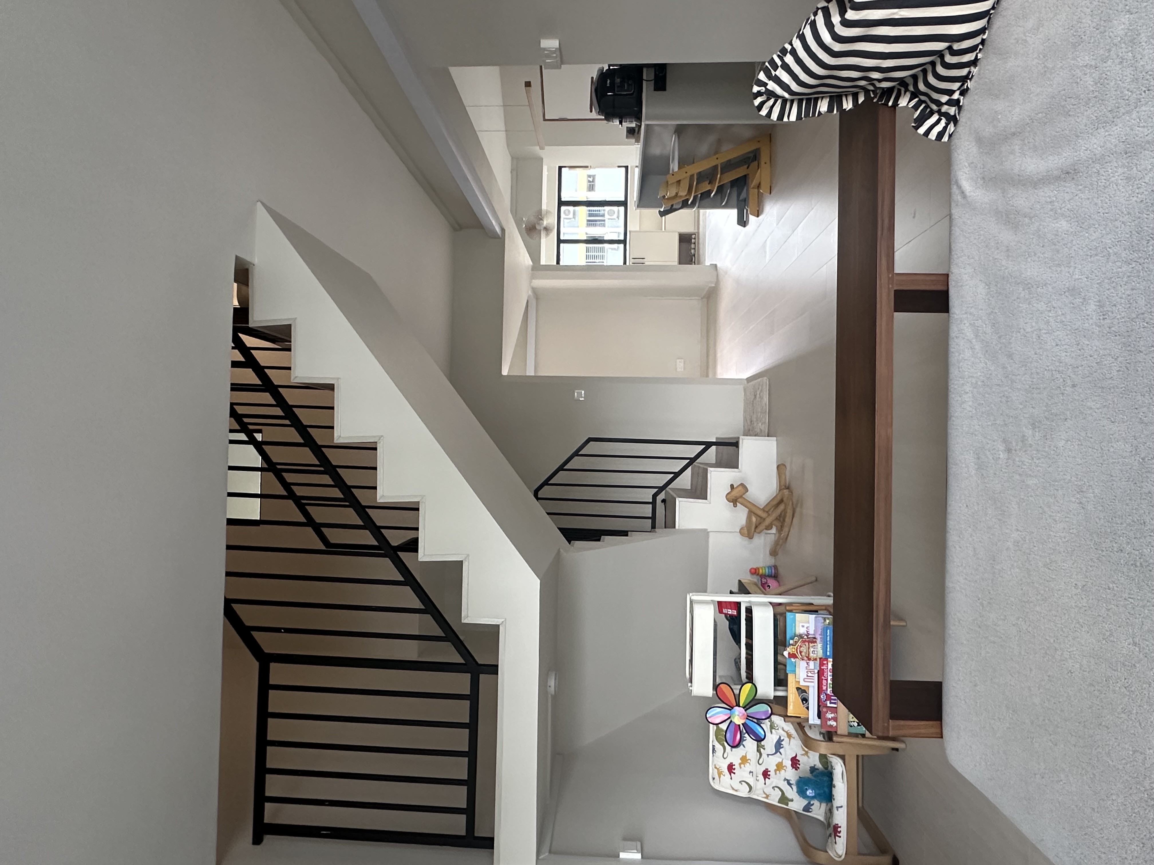 House Tour: Inside an Airy 1668sqft Corner Unit Executive Maisonette