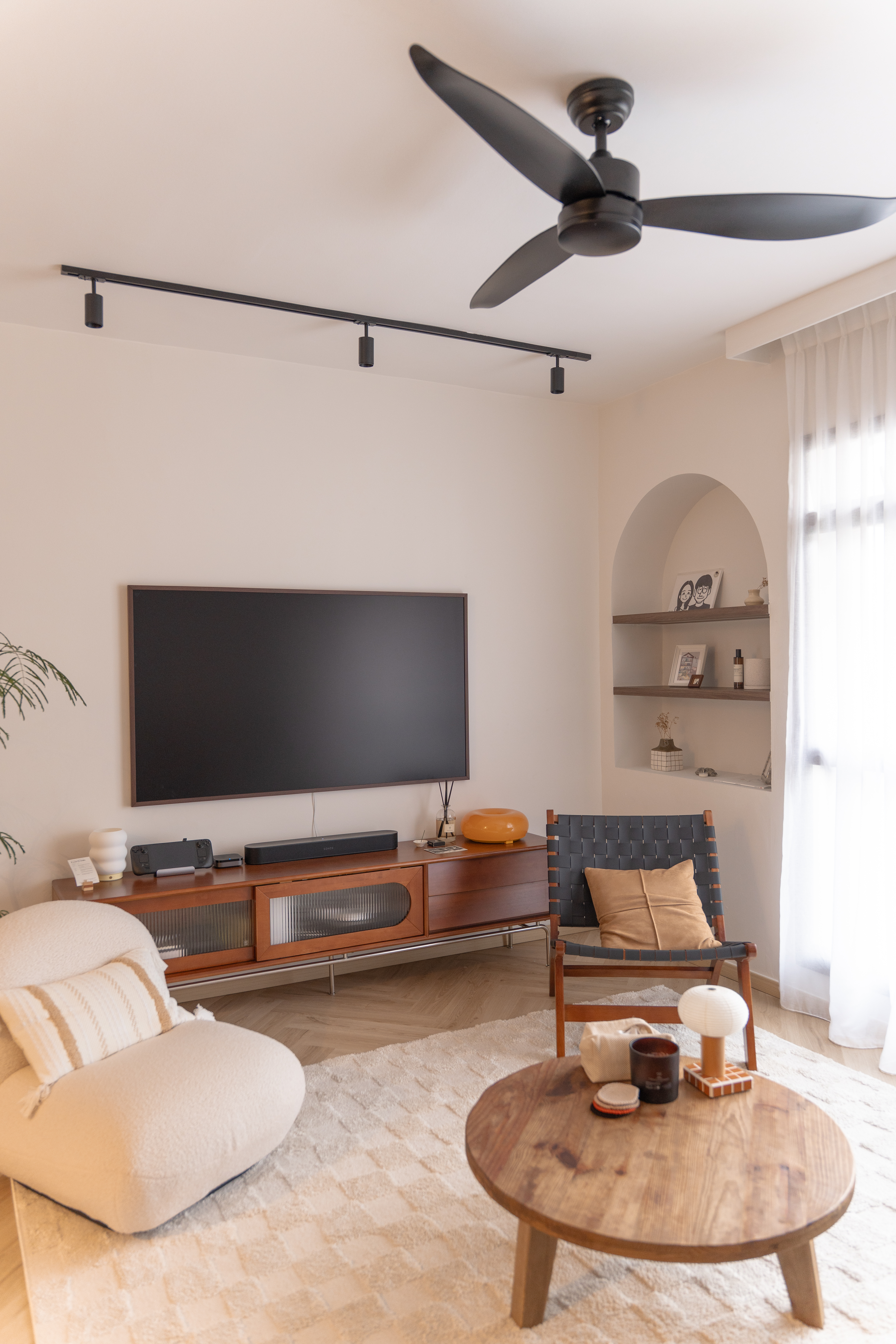 Customer home photo 16: Home tour of our warm & cosy 5-rm resale flat inspired by local cafes!