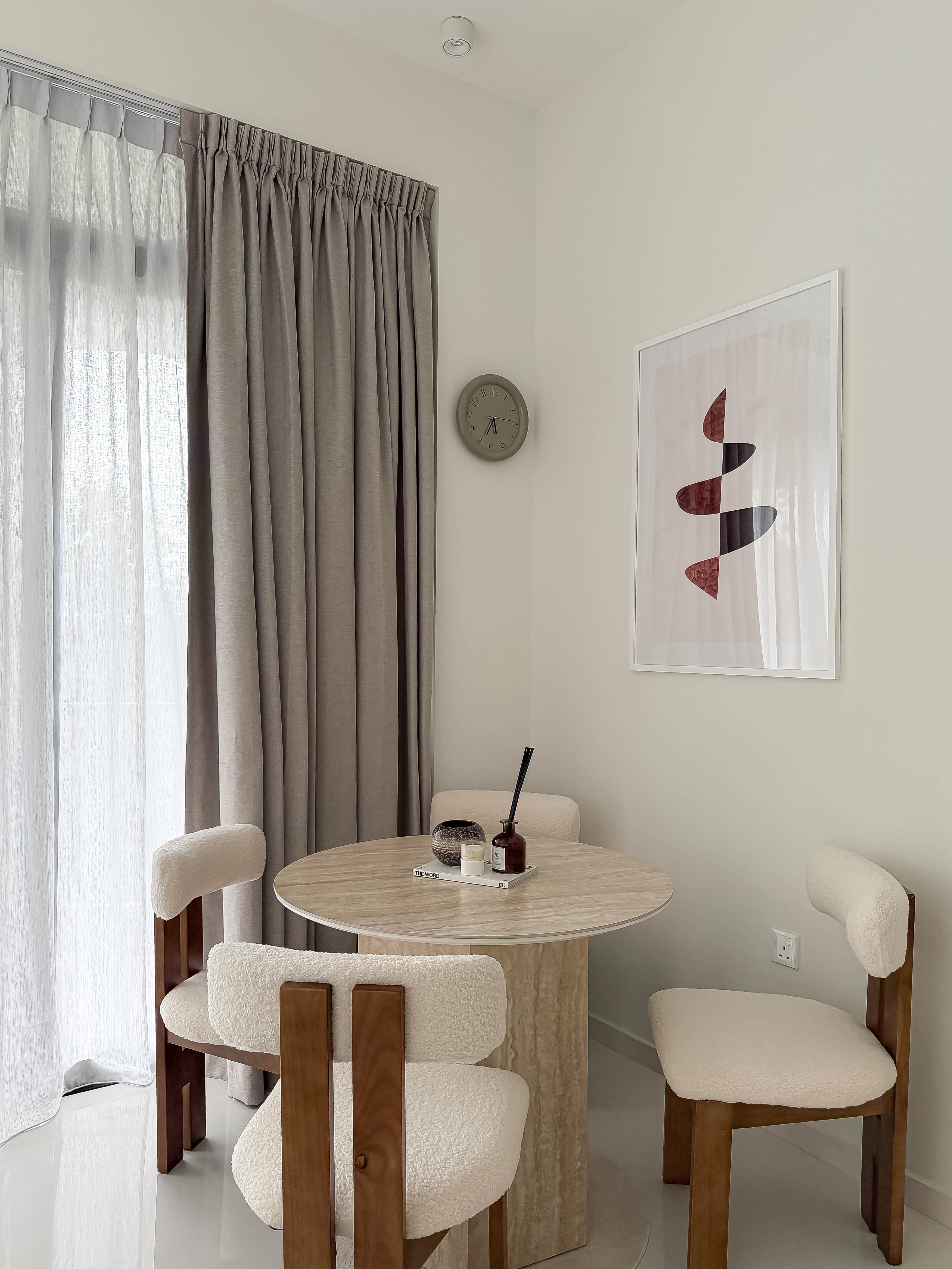 Scandi Living Room: Neutral Colours with Dark Accents